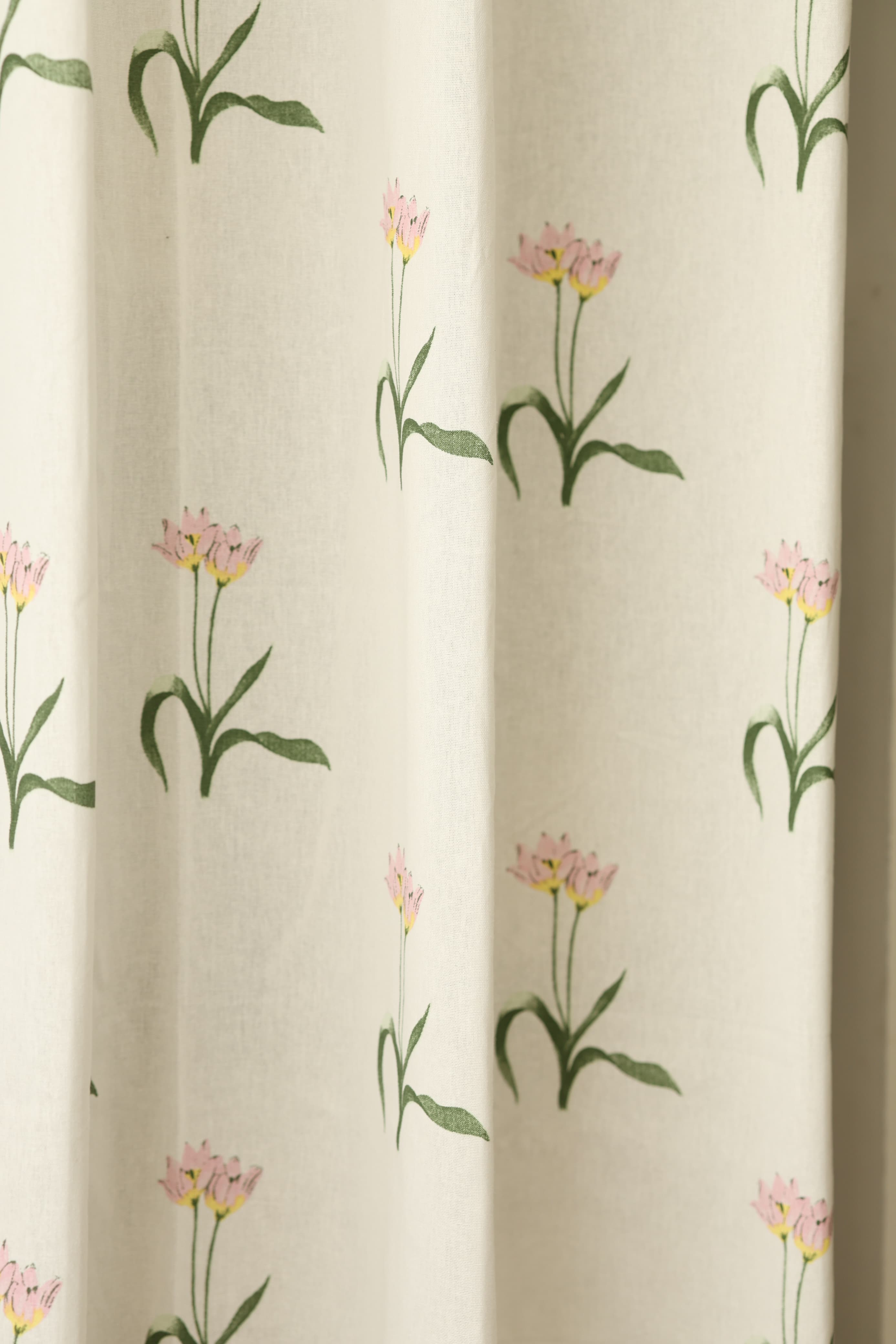 Curtains - Opaque floral curtains