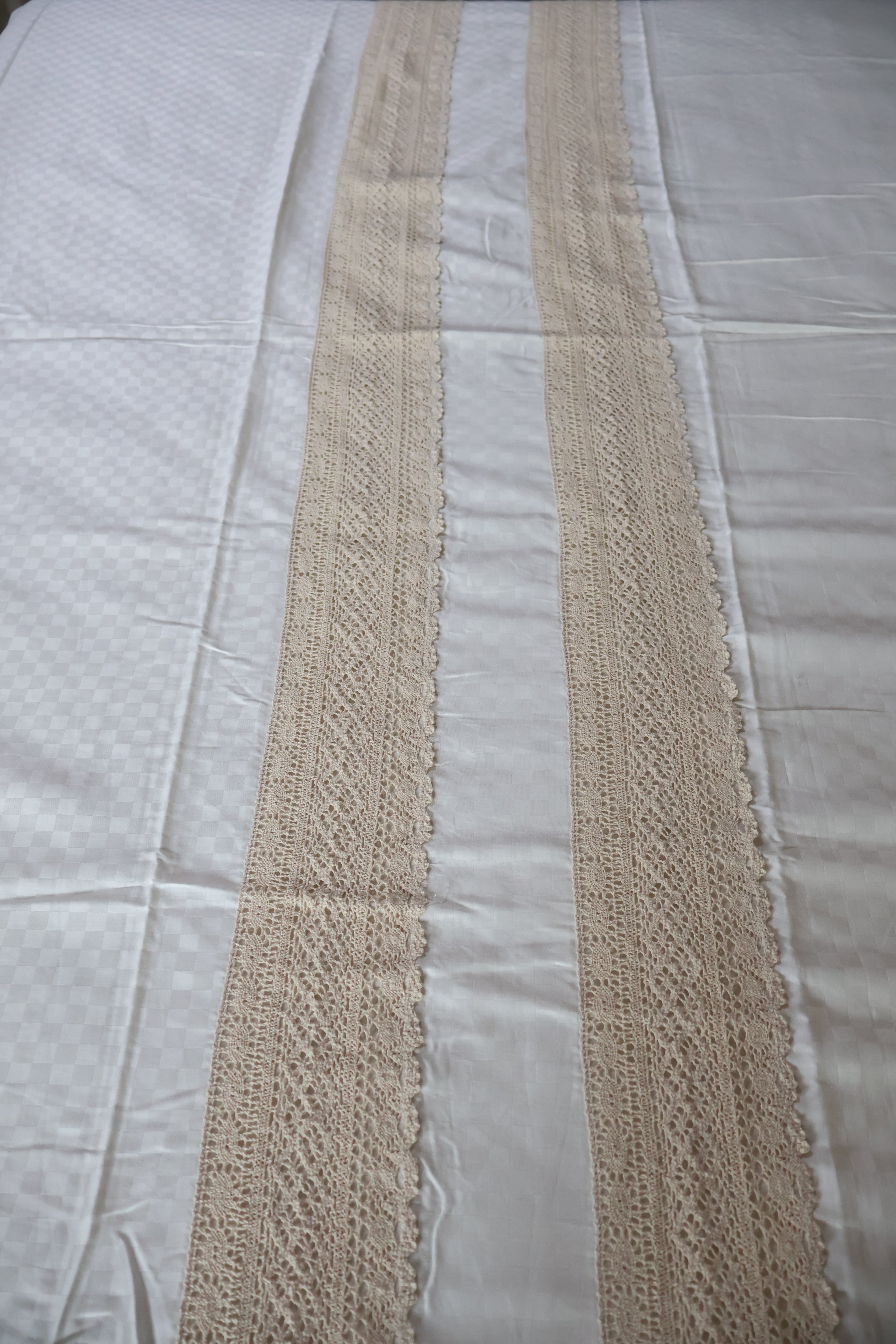 Bedsheets - Premium designer Queen bedsheets dd lace(off-white or ivory)