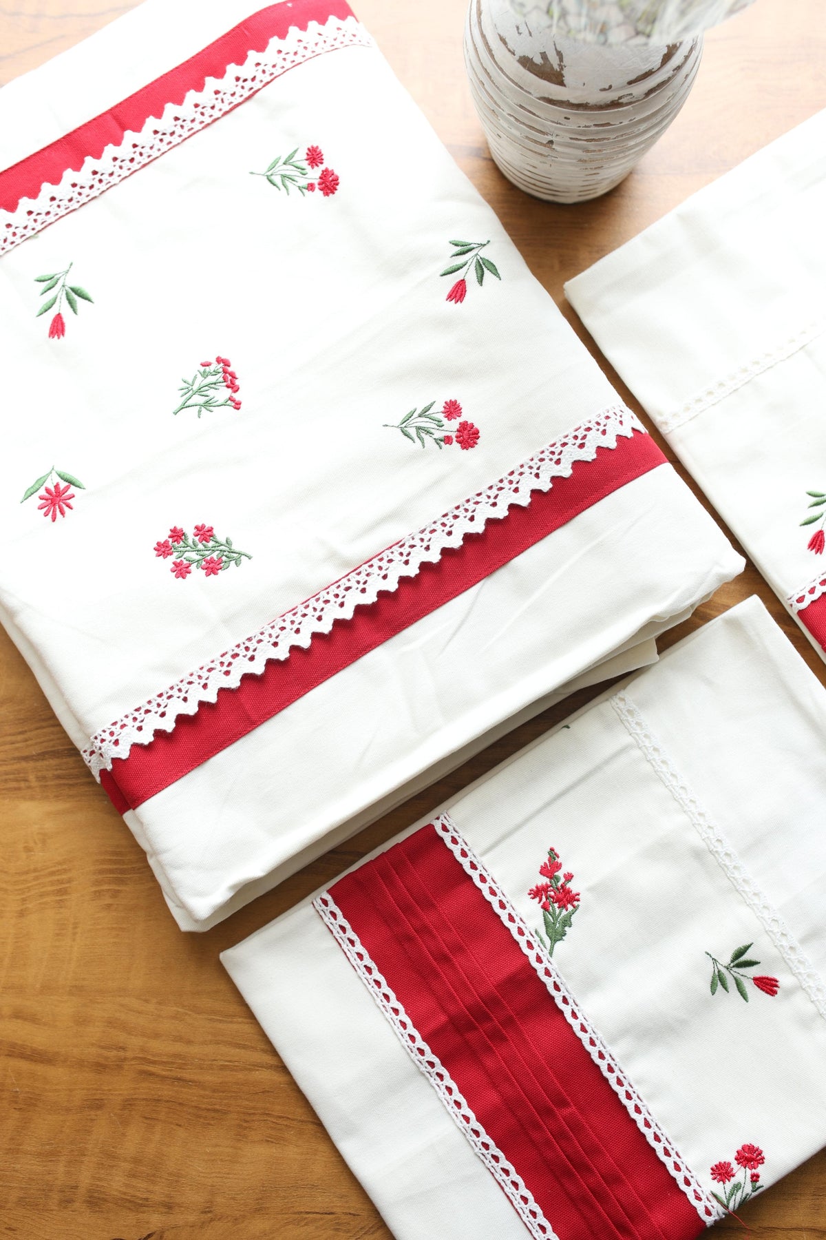 Bedsheets - King premium Machine Embroidery Bedsheet multi