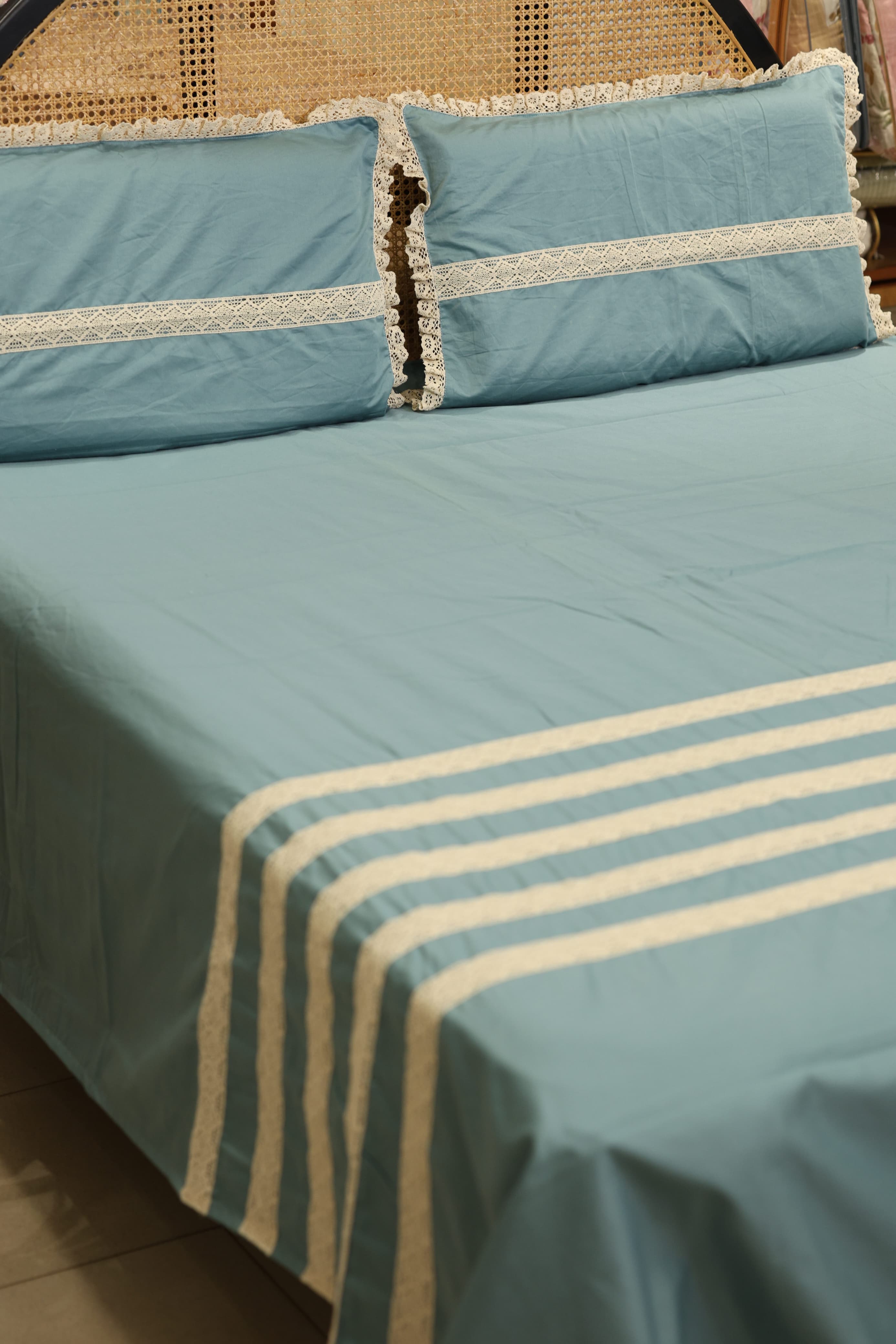 Bedsheets - Premium designer Queen bedsheets dd lace