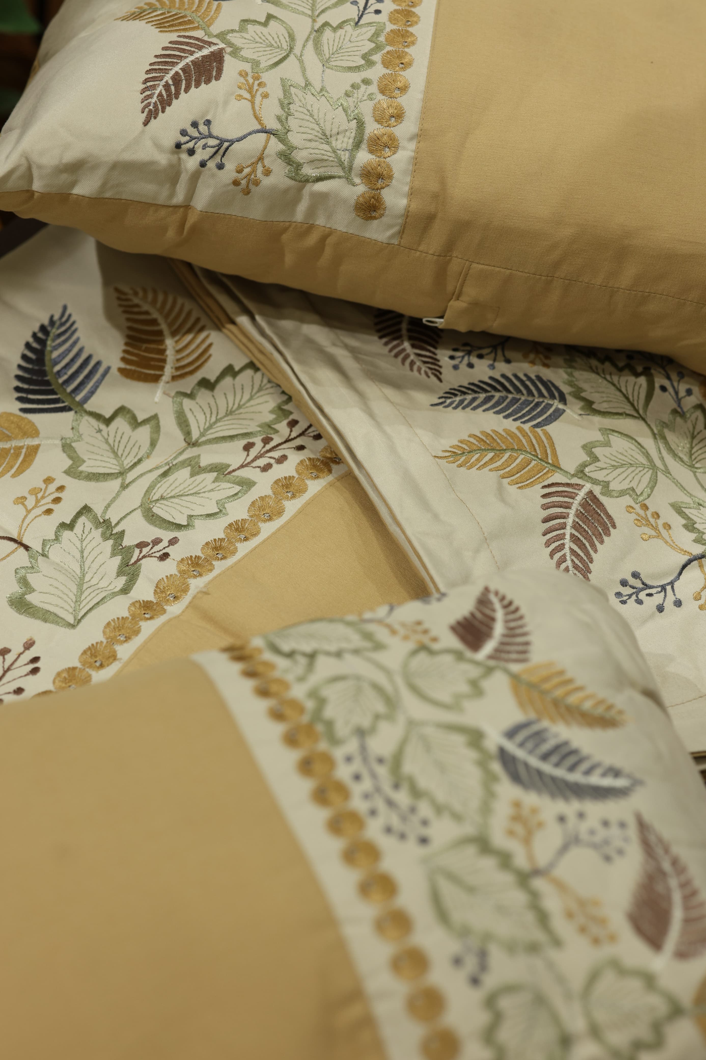 Full bedding set - King Premium embroidery 5 pcs set