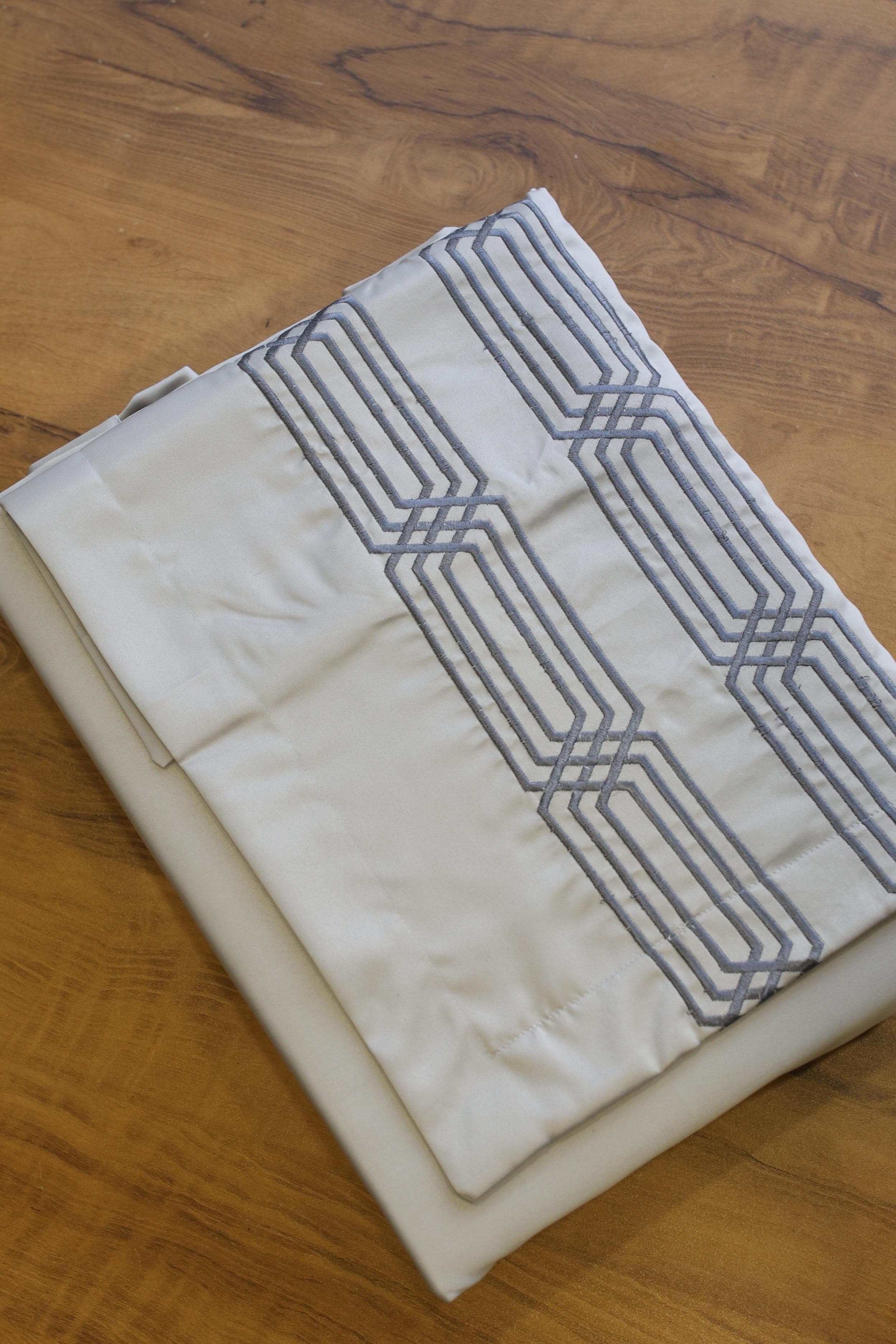 Bedsheets - Essential Queen size bedsheet