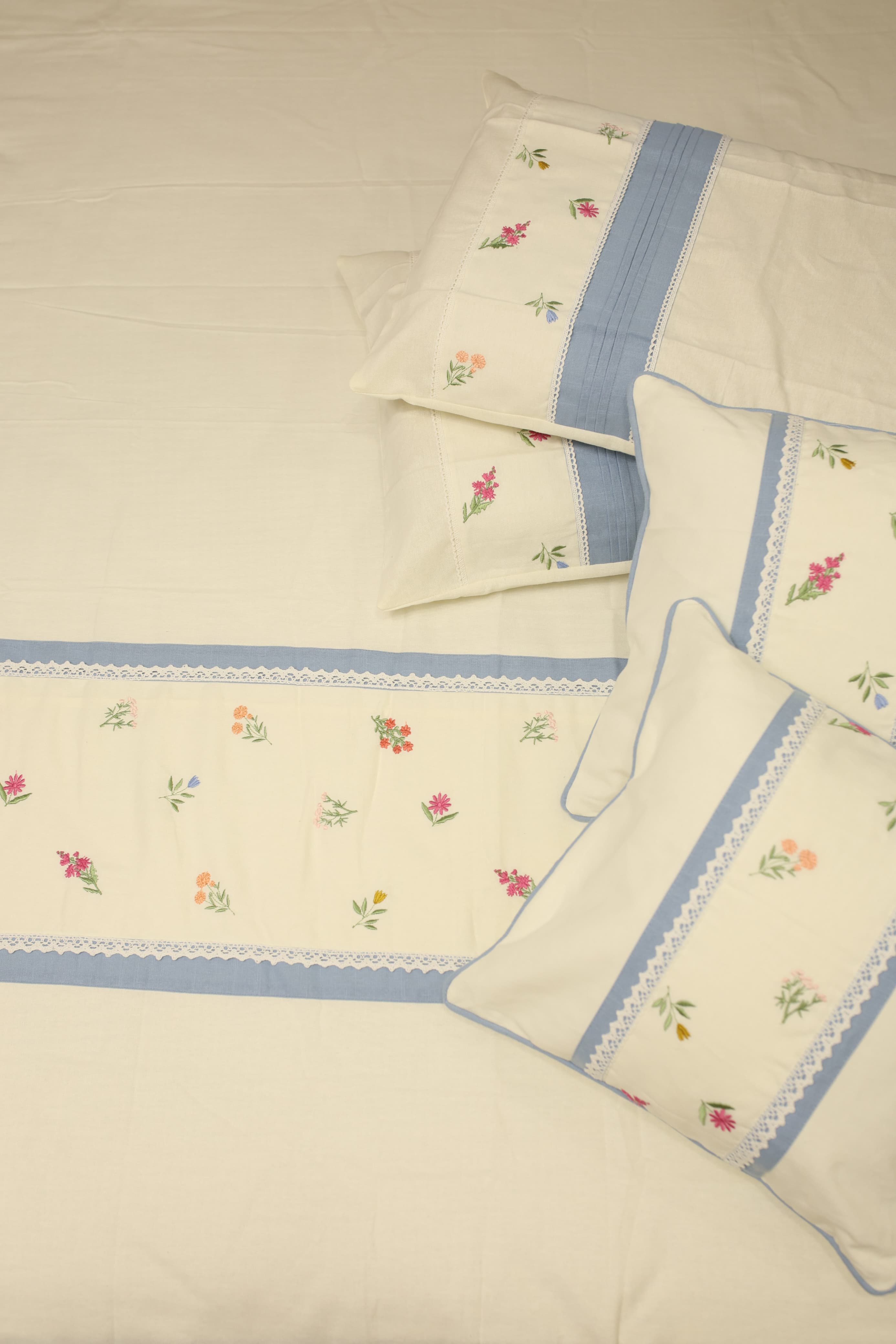 Bedsheets - King premium Machine Embroidery Bedsheet multi