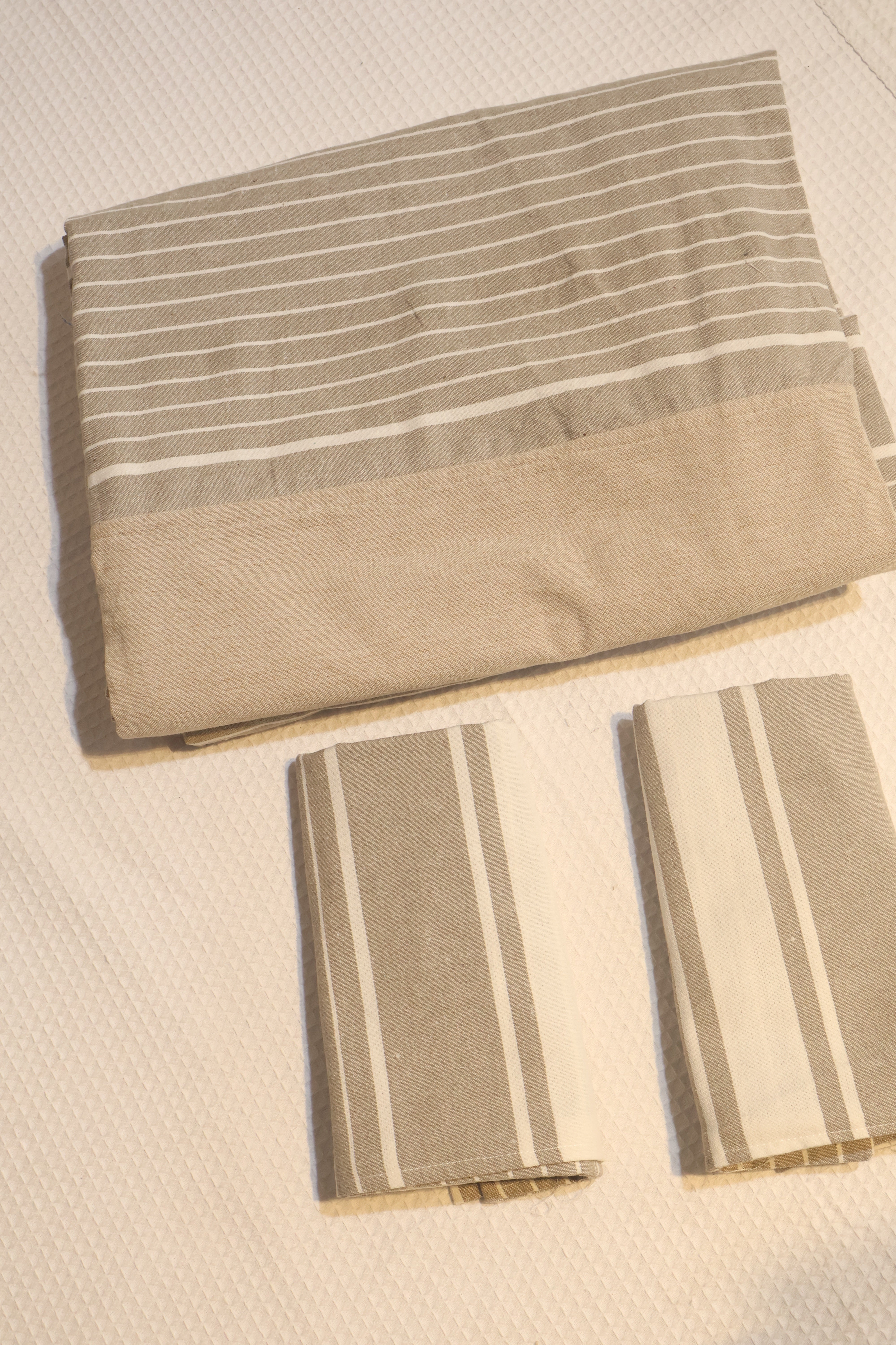 Bedsheets-Queen daily use border bedsheets