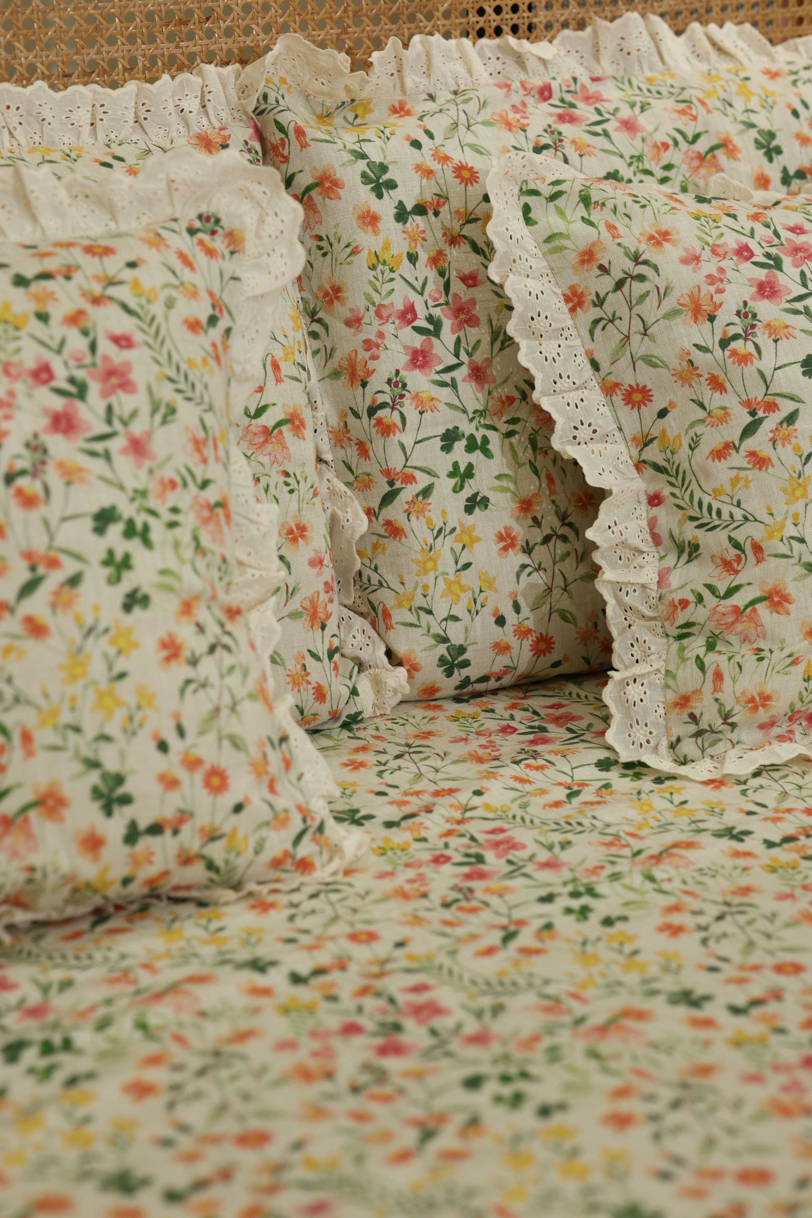 Bedsheets - Premium king floral printed lace bedsheet with cushion covers yellow bud