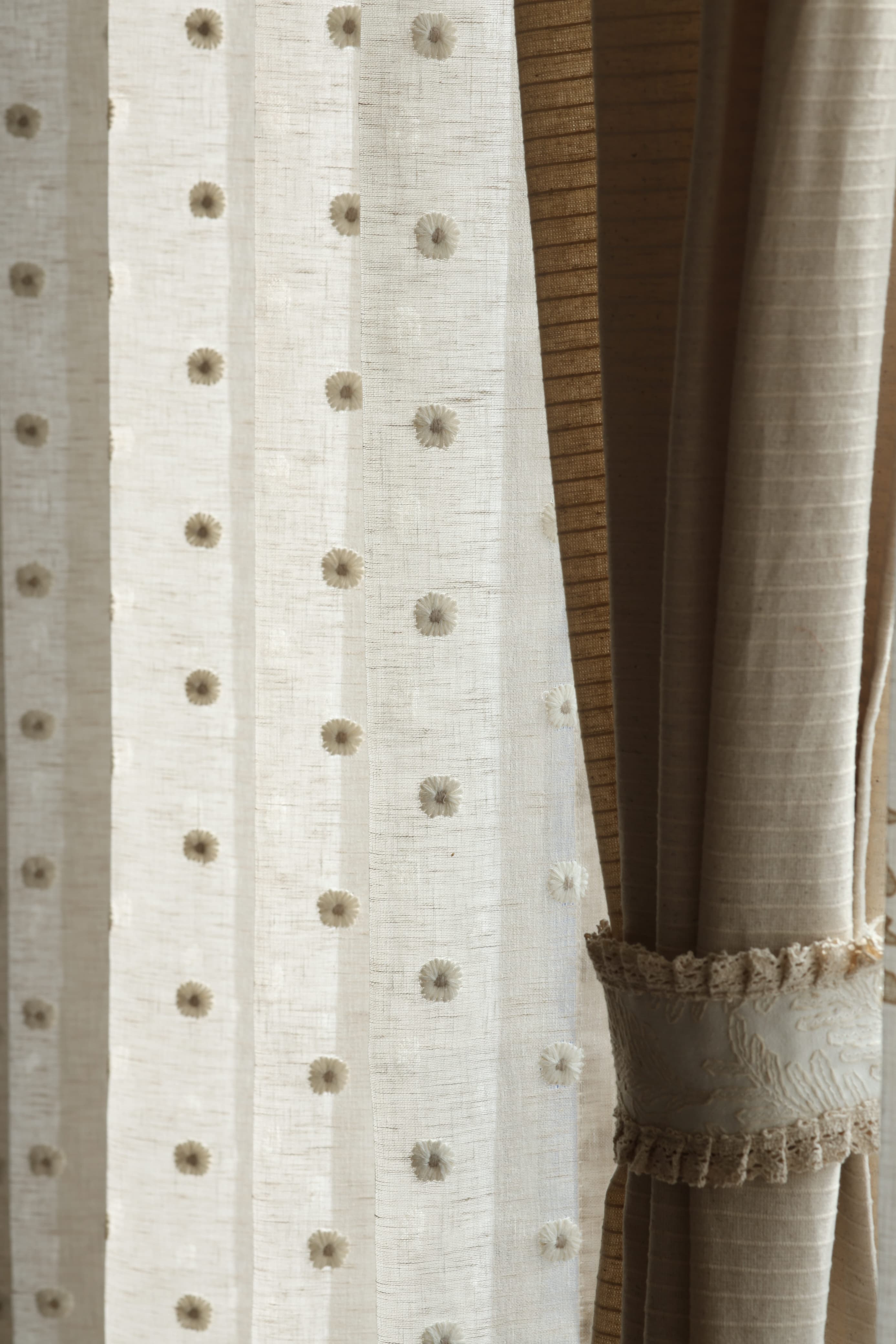 Daisy Sheer Premium embroidery Sheer Curtain : Cream/ off