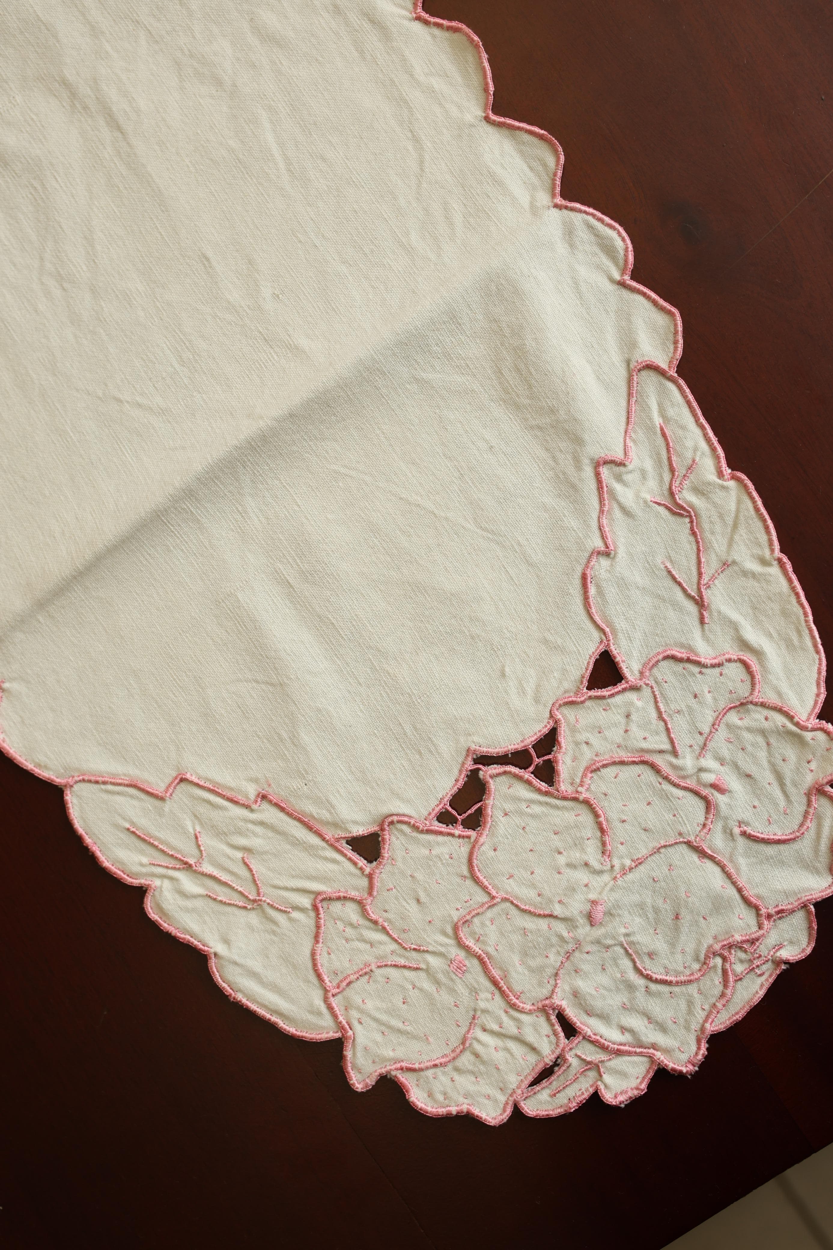 Table runners-Cut work