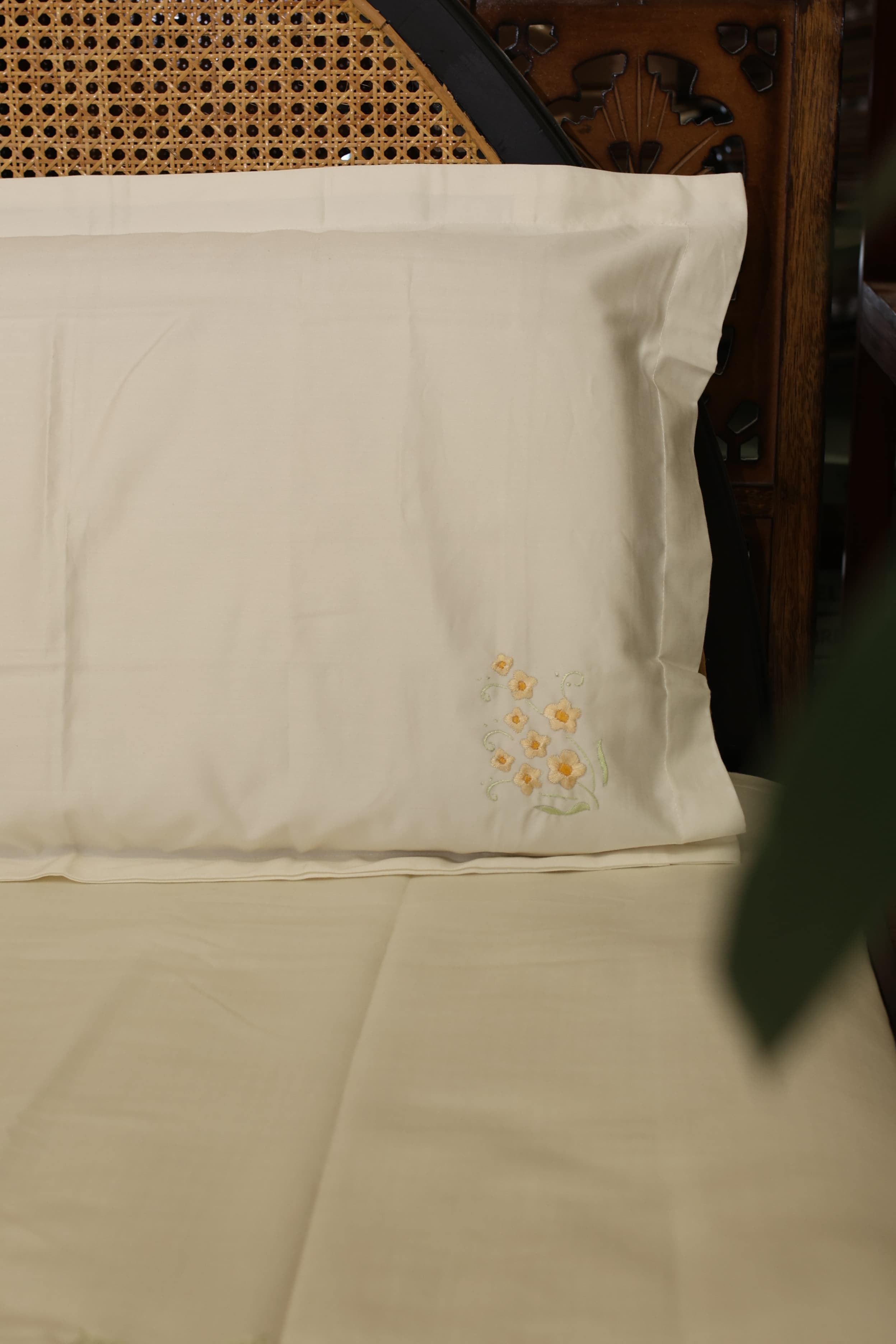 Bedsheets-Premium soft cotton embroidered bedsheets