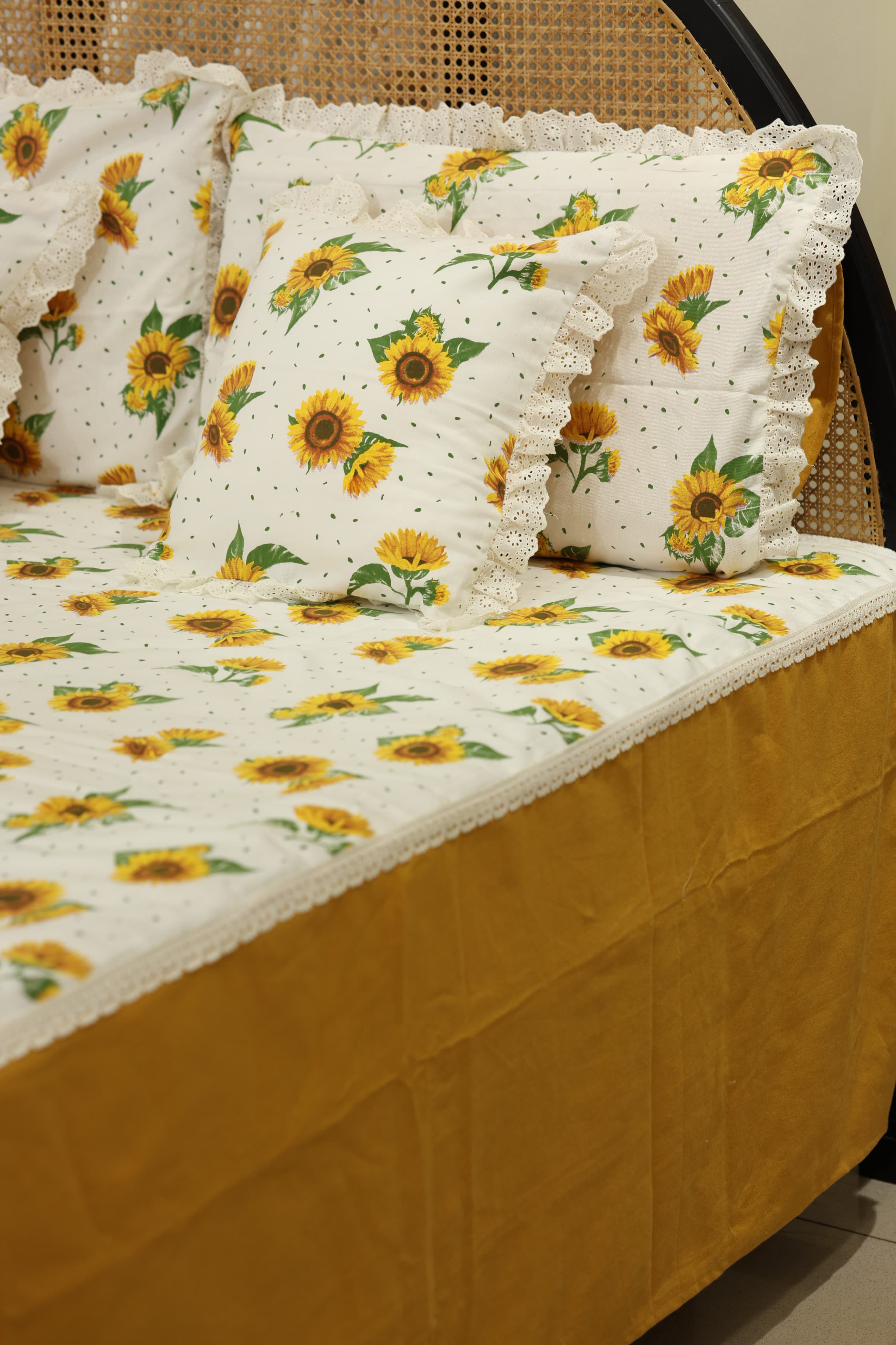 Bedsheets - Premium king floral printed lace bedsheet with cushion covers Yellow sunflower