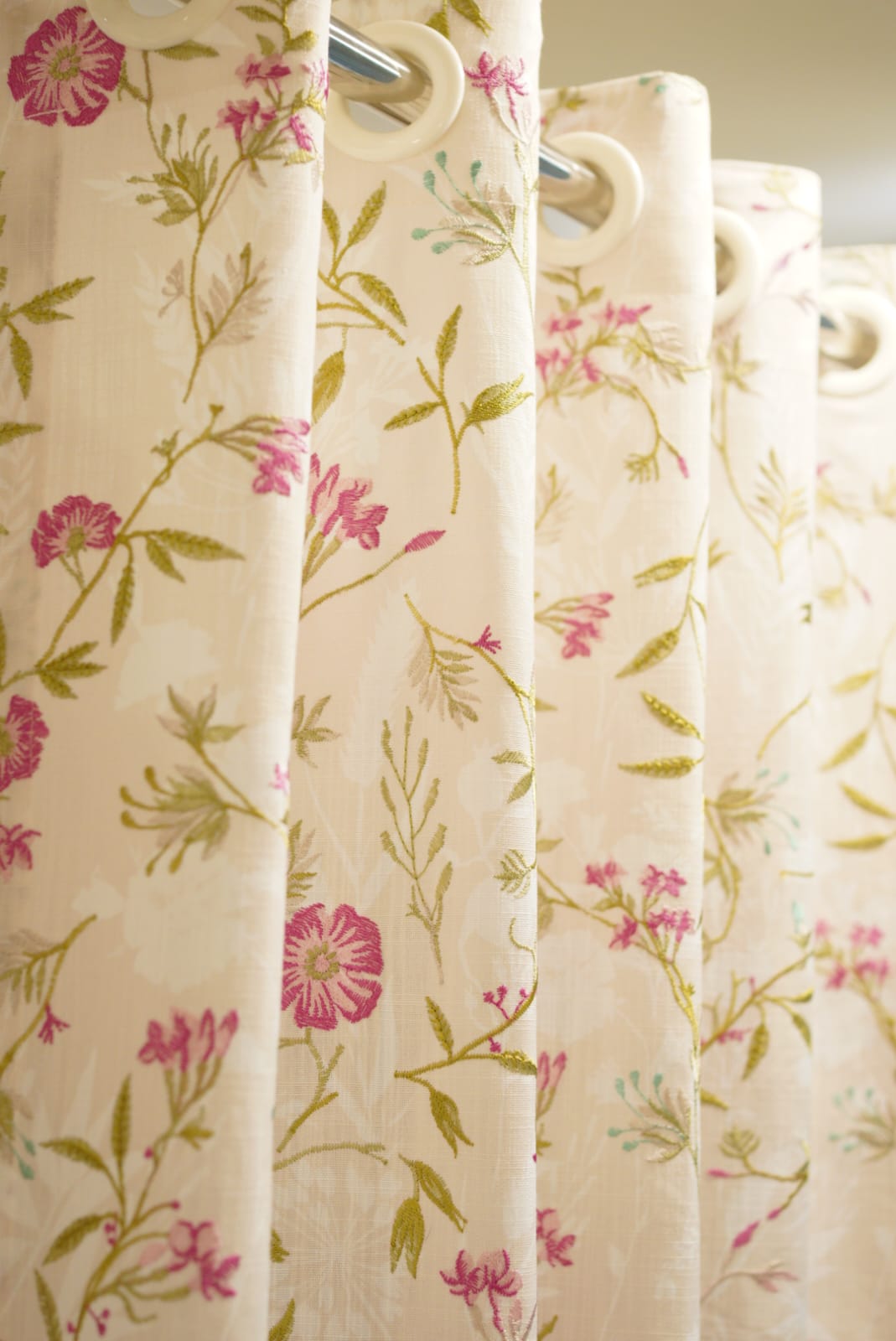 Curtains:Premium embroidered opaque curtains