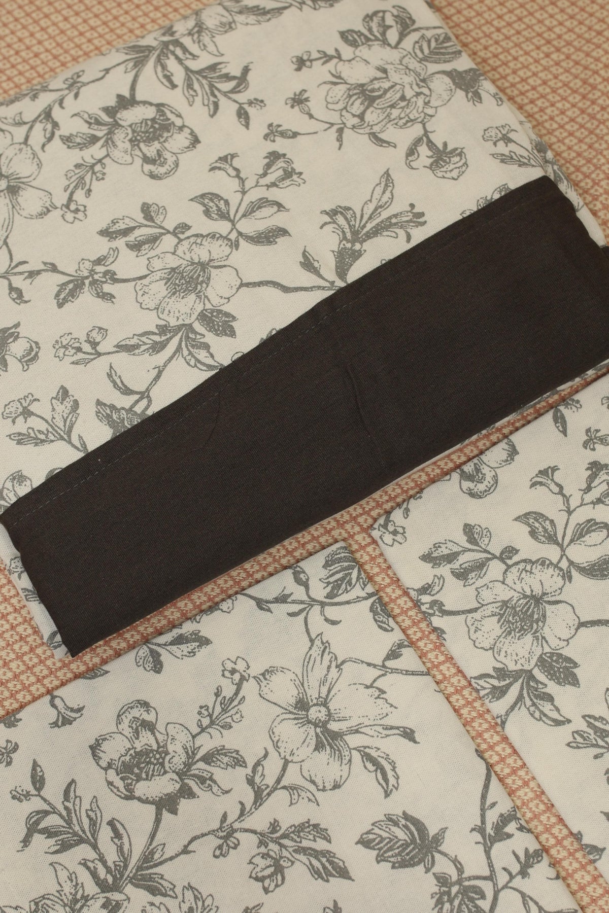 Bedsheets - King daily use border bedsheets