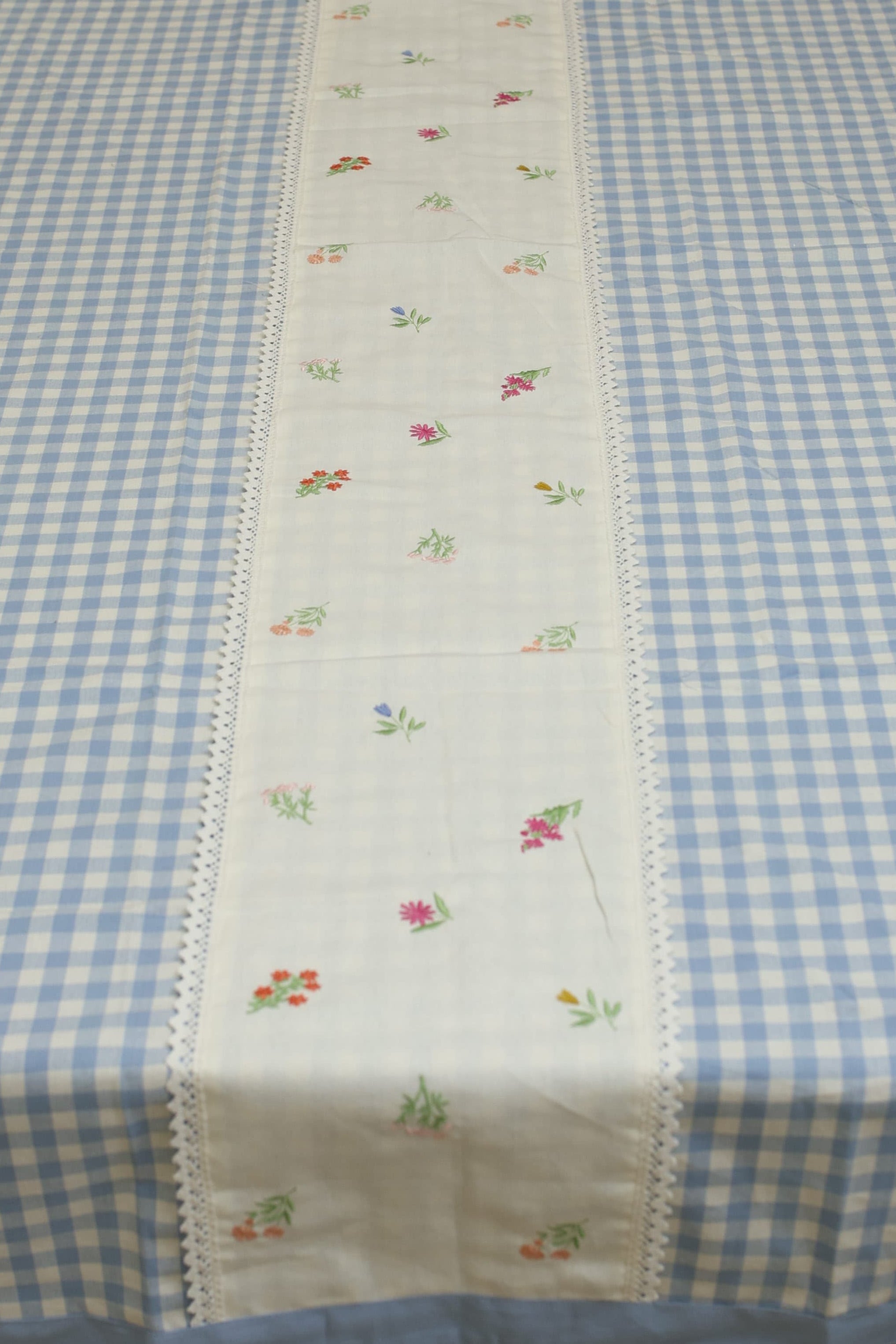 Table cloth - Check embroidery (6 Seater-blue)