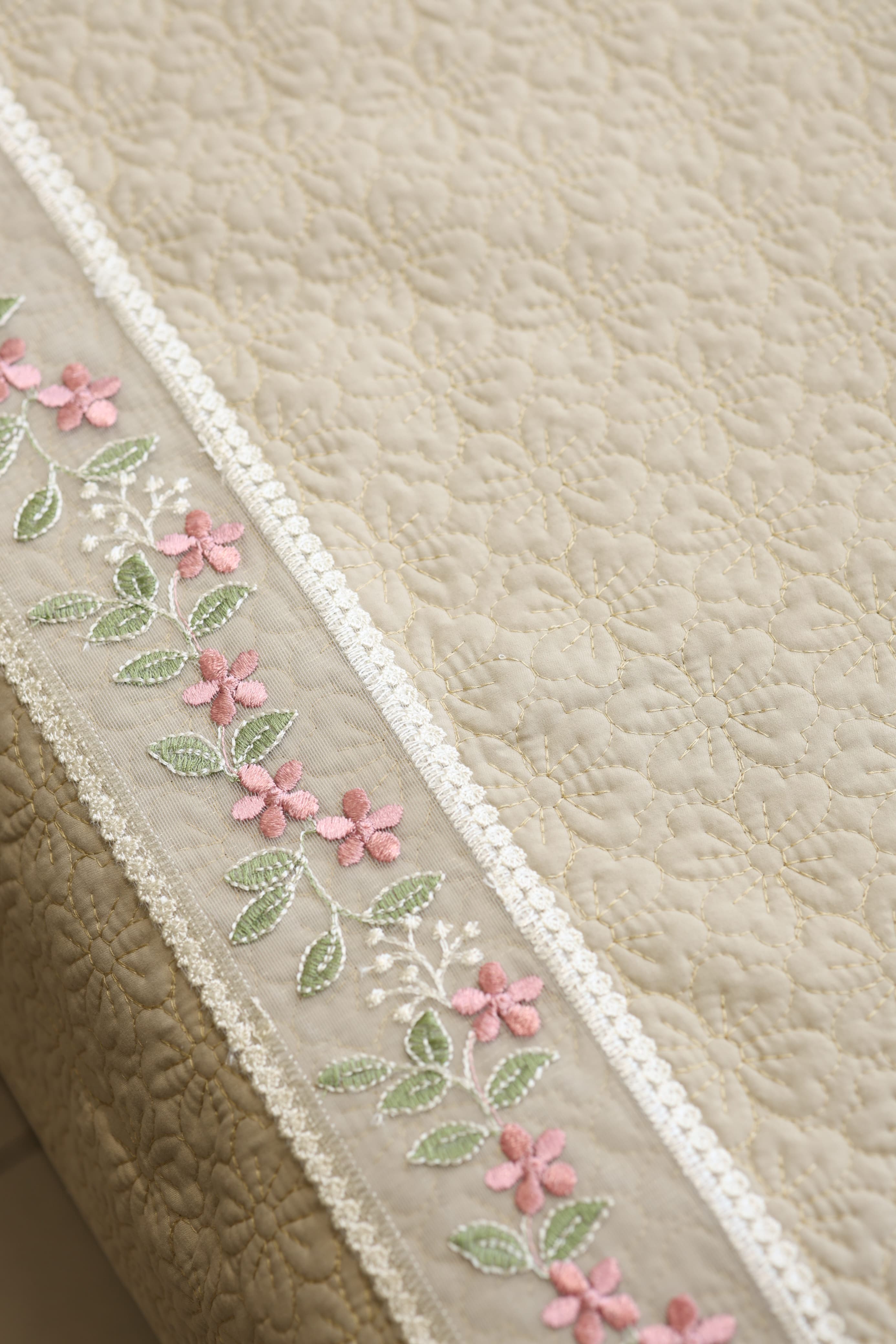 Sofa protector ( meter per) description embroidery