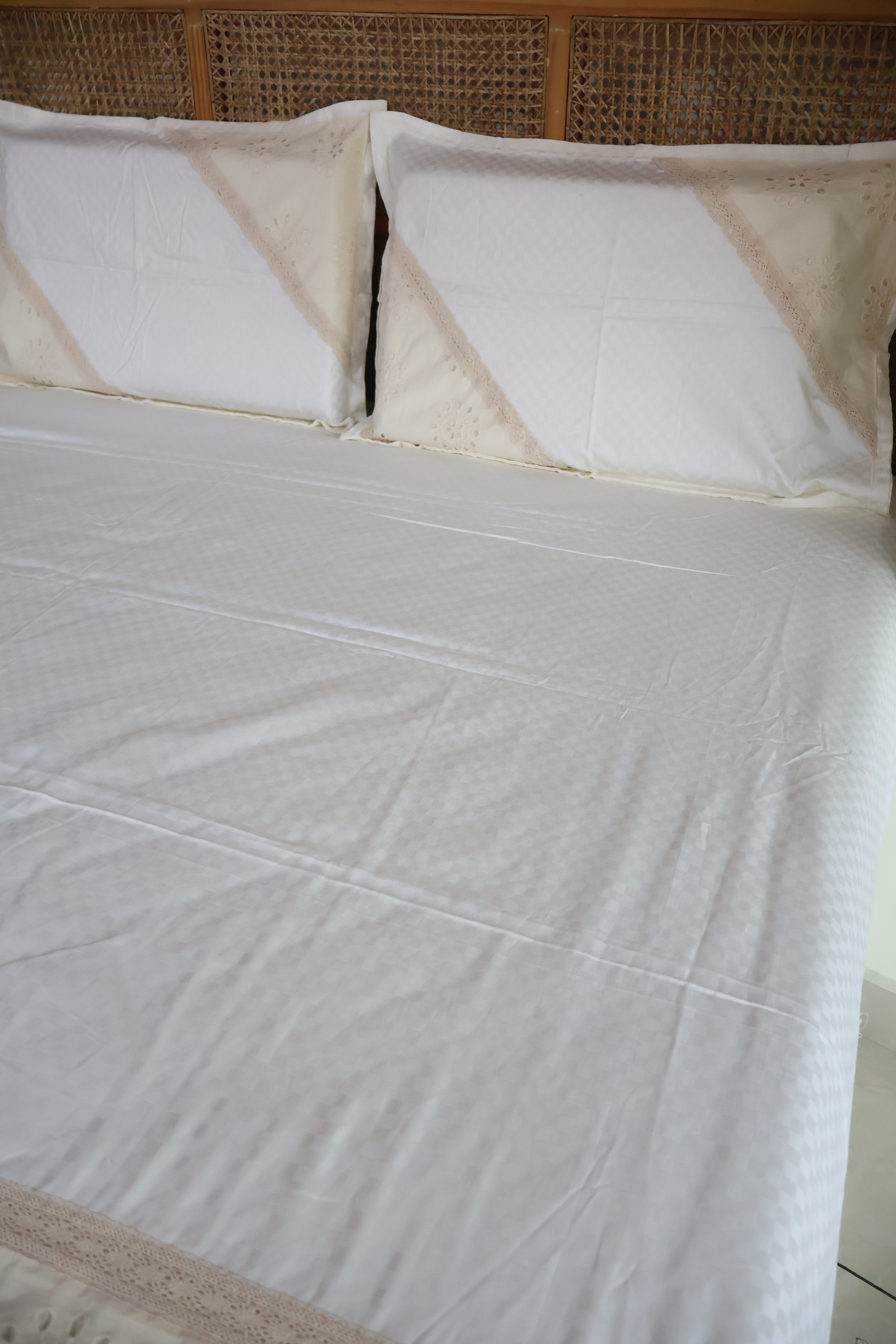 Bedsheets - Premium designer Queen bedsheets dd lace(off-white or ivory)