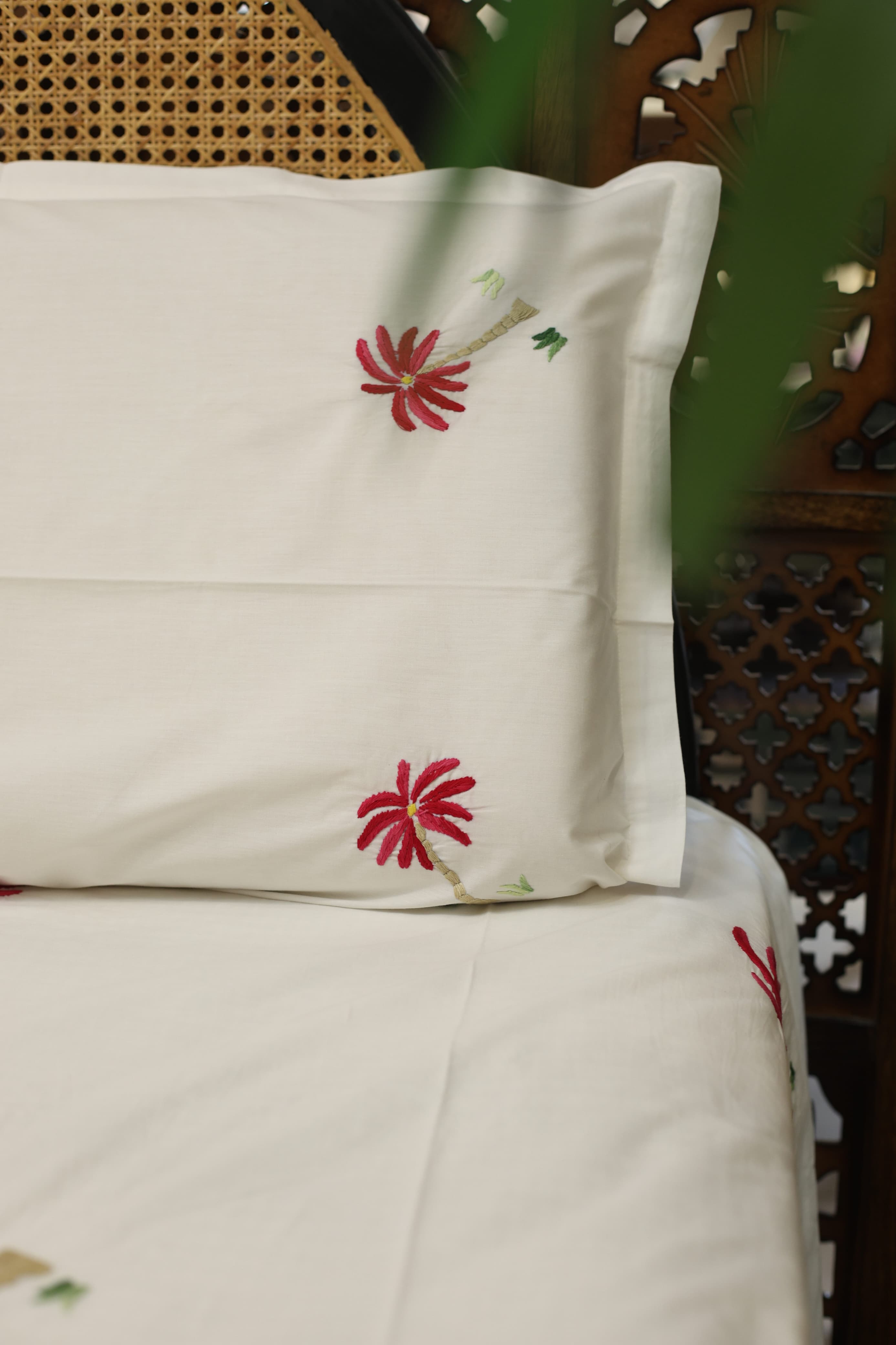 Bedsheets:King premium hand embroidered bedsheets HEK