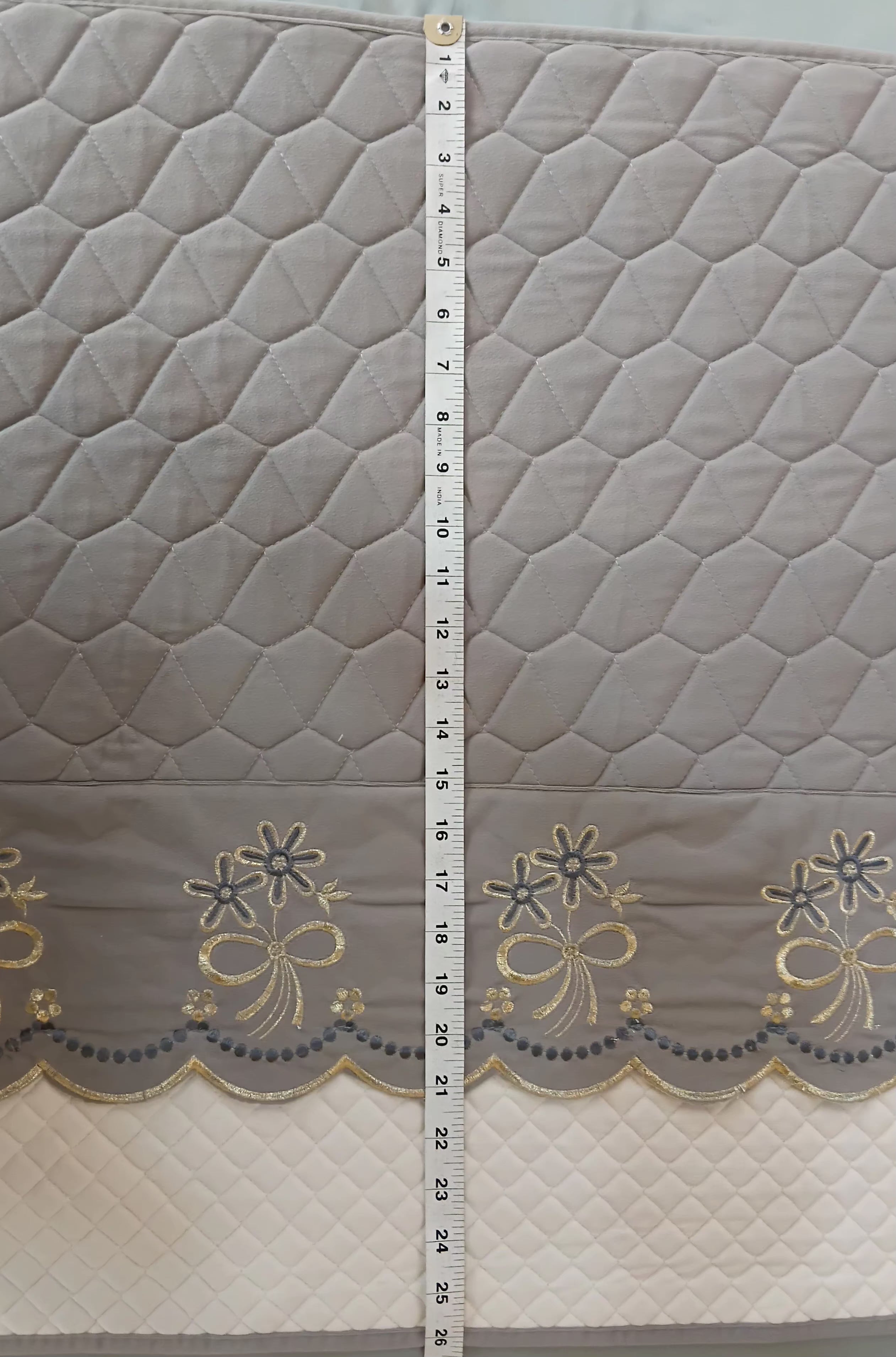 Sofa protector ( meter per) description 𝗟𝗶𝗴𝗵𝘁 𝗚𝗿𝗲𝘆 colour 𝗔𝗻𝘁𝗶-𝗦𝗸𝗶𝗱