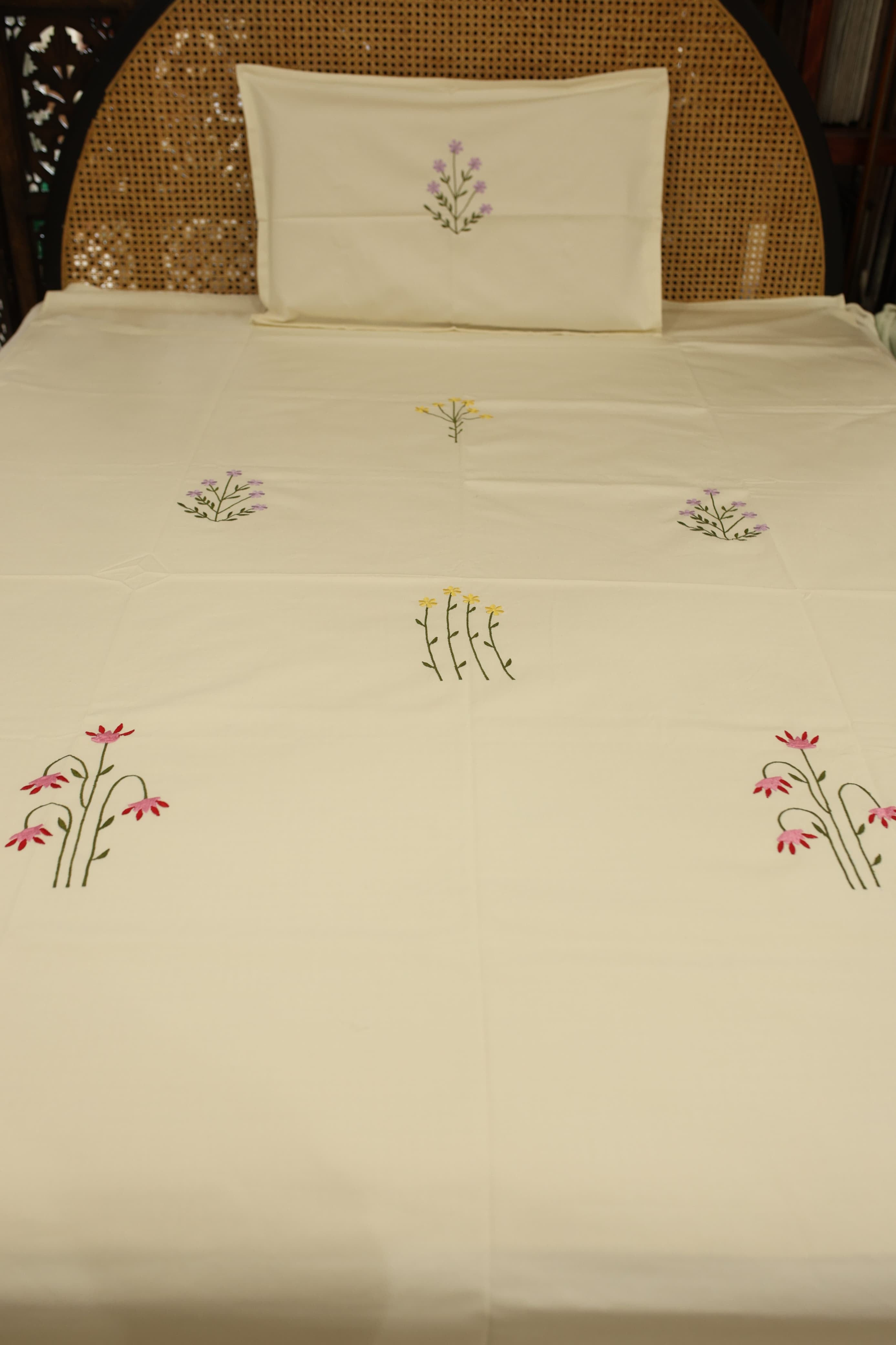 Bedsheets - single premium machine embroidery White bedsheets