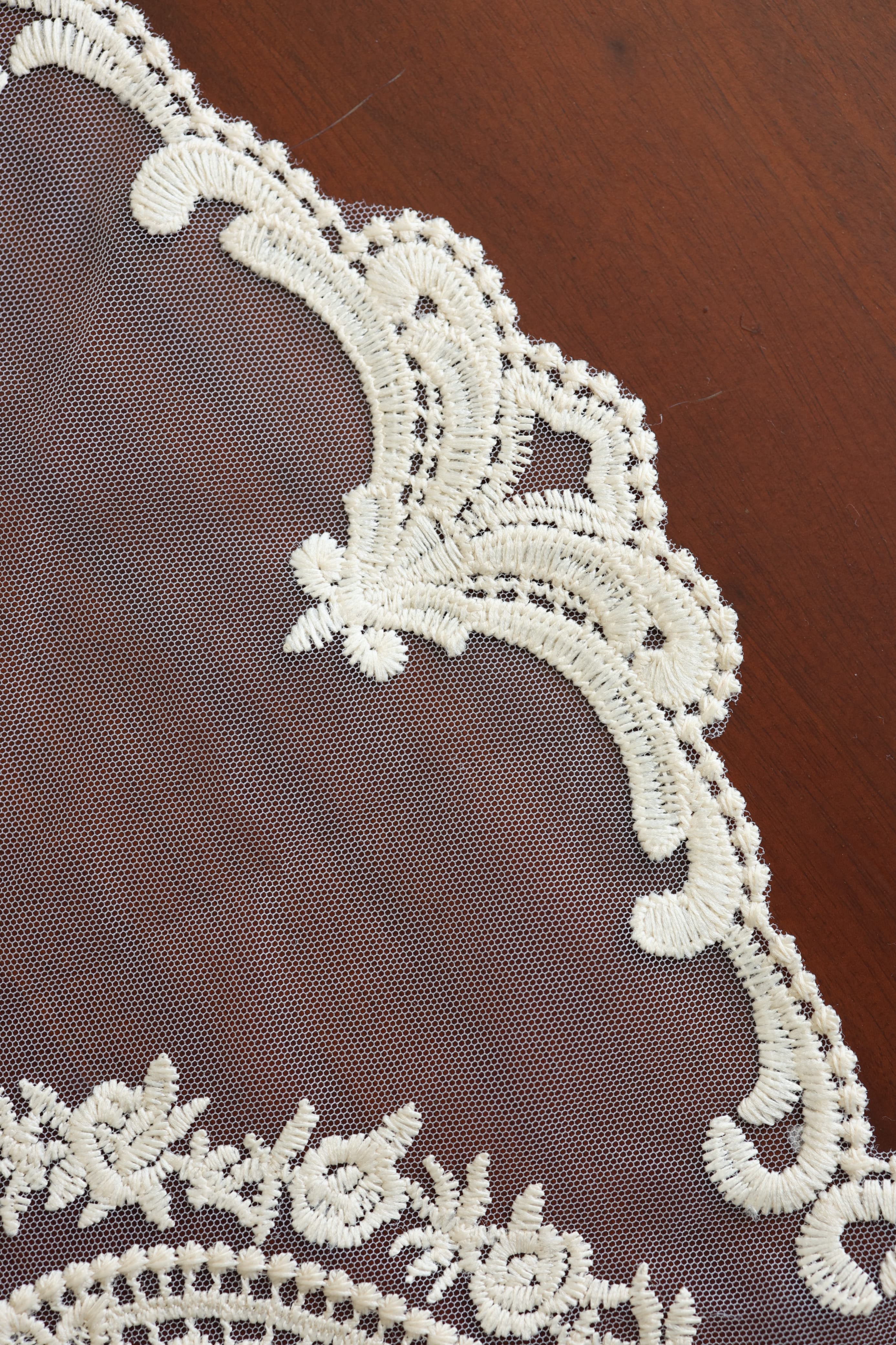 Table Runner - Net embroidery / Table centre
