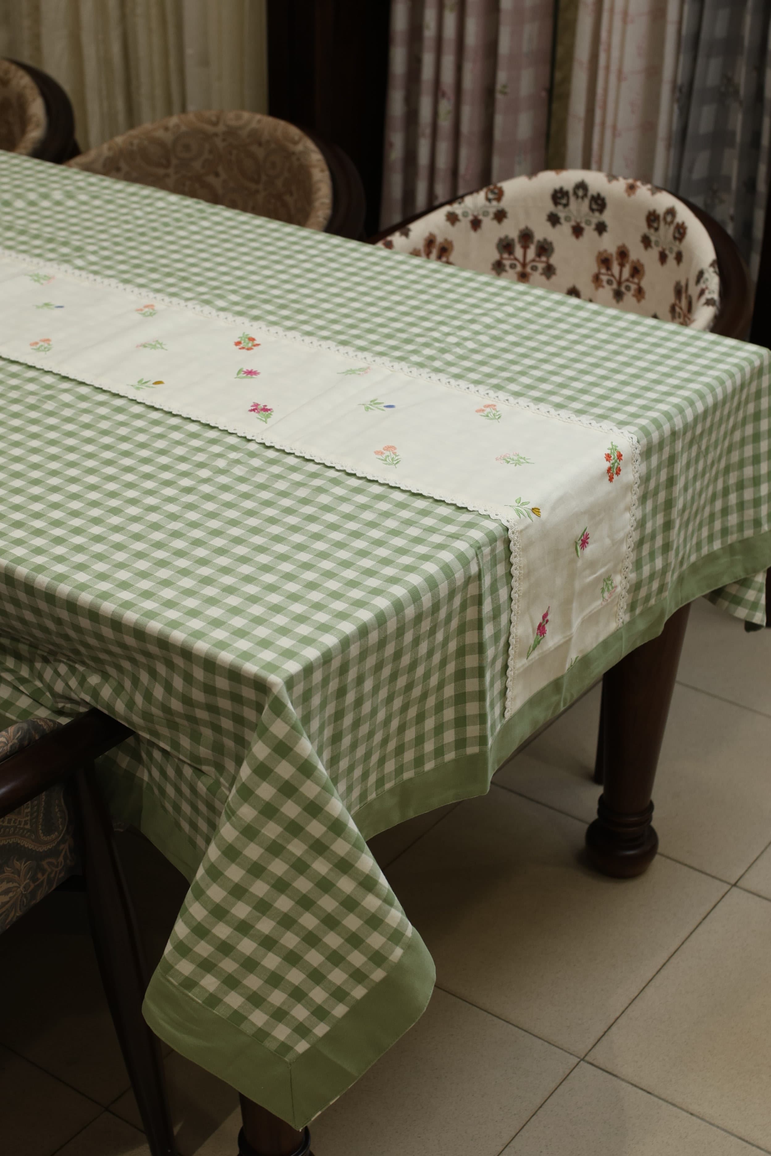 Table cloth - Check embroidery