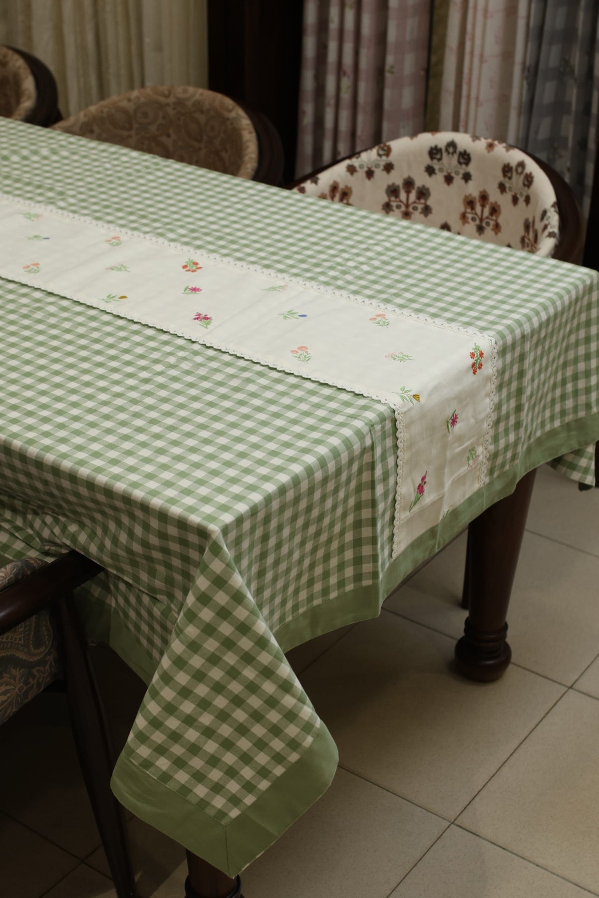 Table cloth - Check embroidery