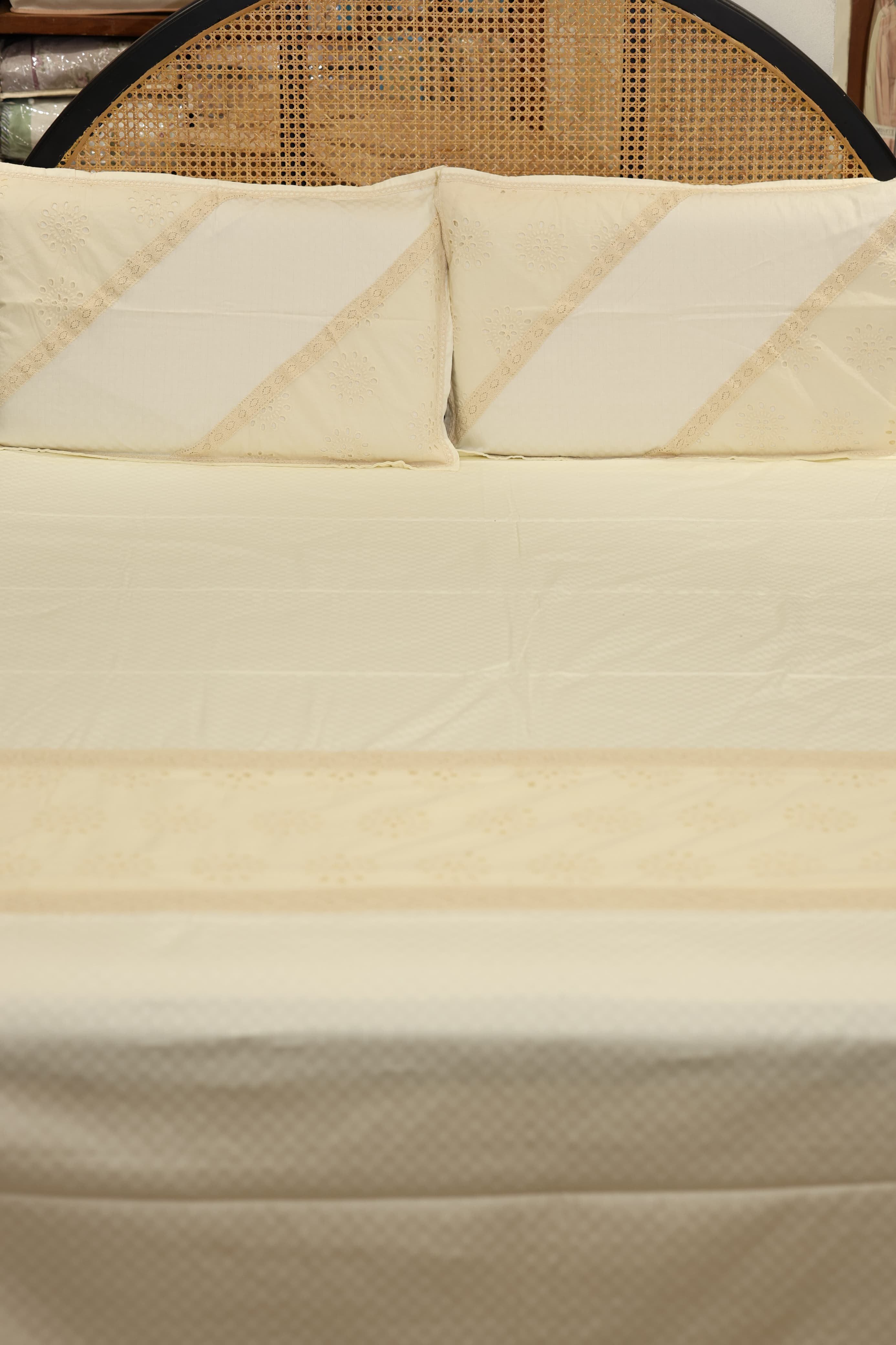 Bedsheets - Premium designer king bedsheets dd lace
