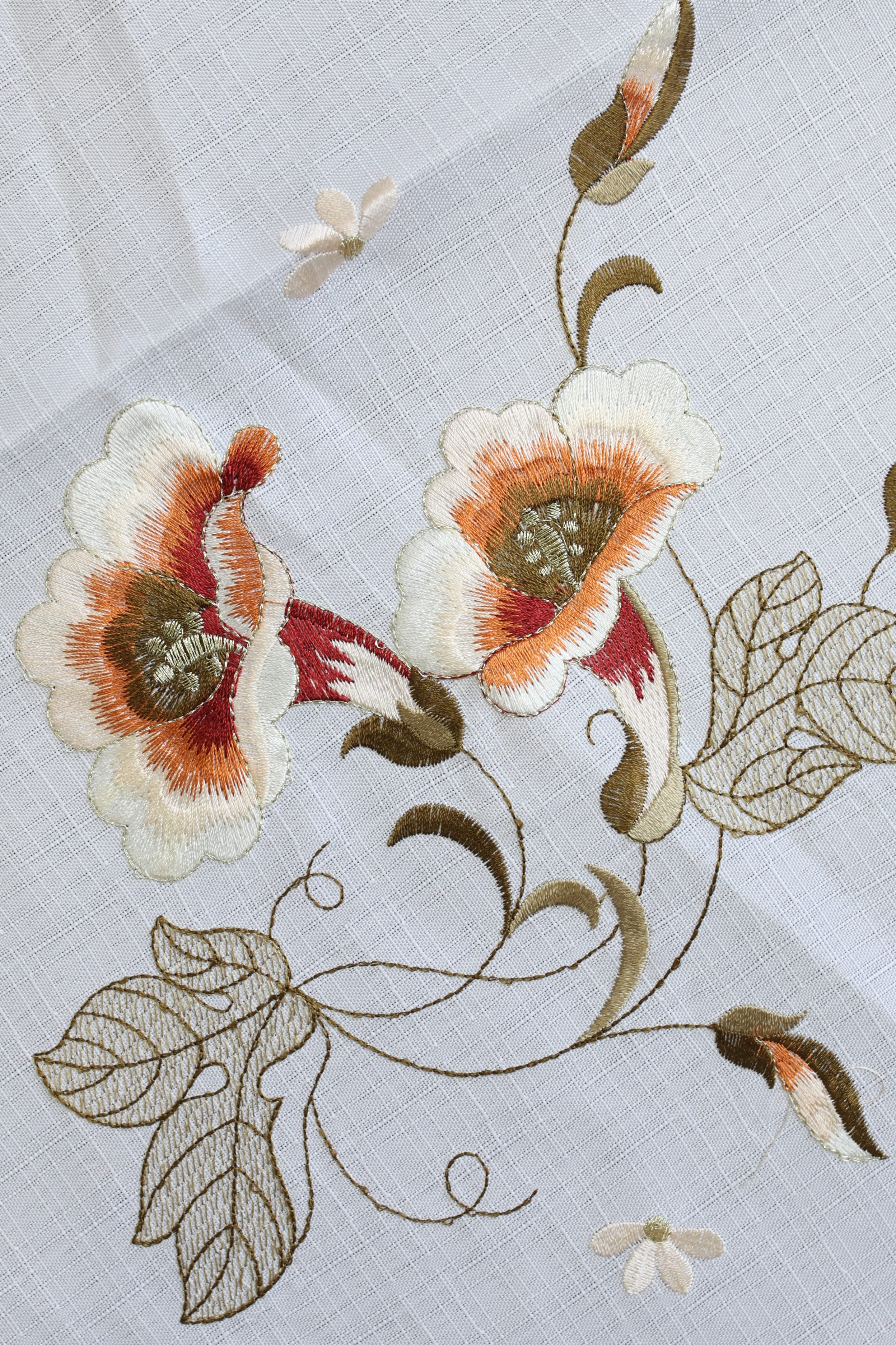 Teapoy Runner - Silky runner / table centre