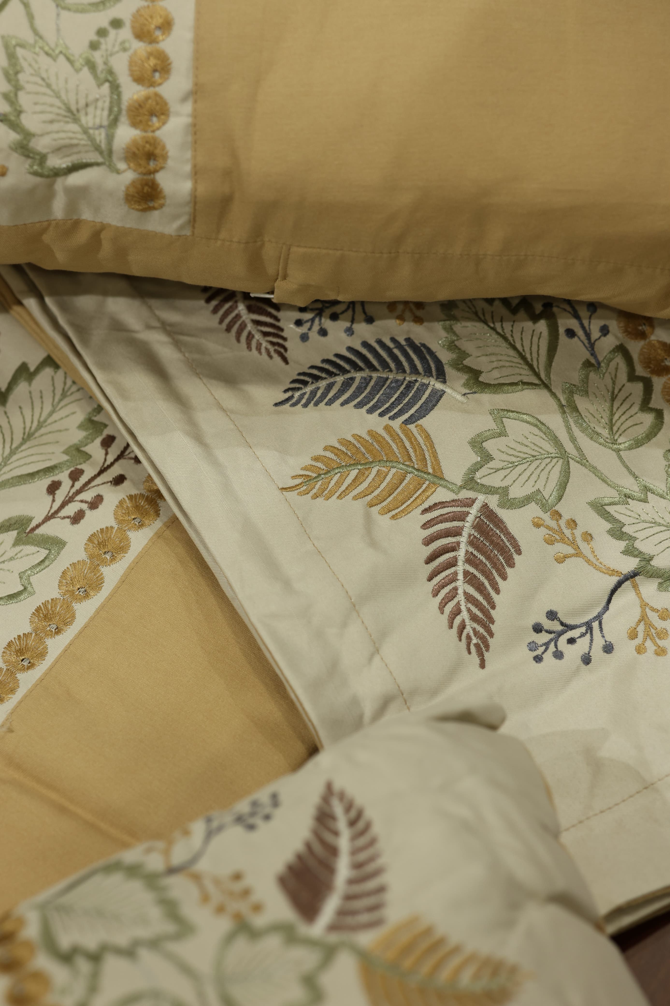 Full bedding set - King Premium embroidery 5 pcs set