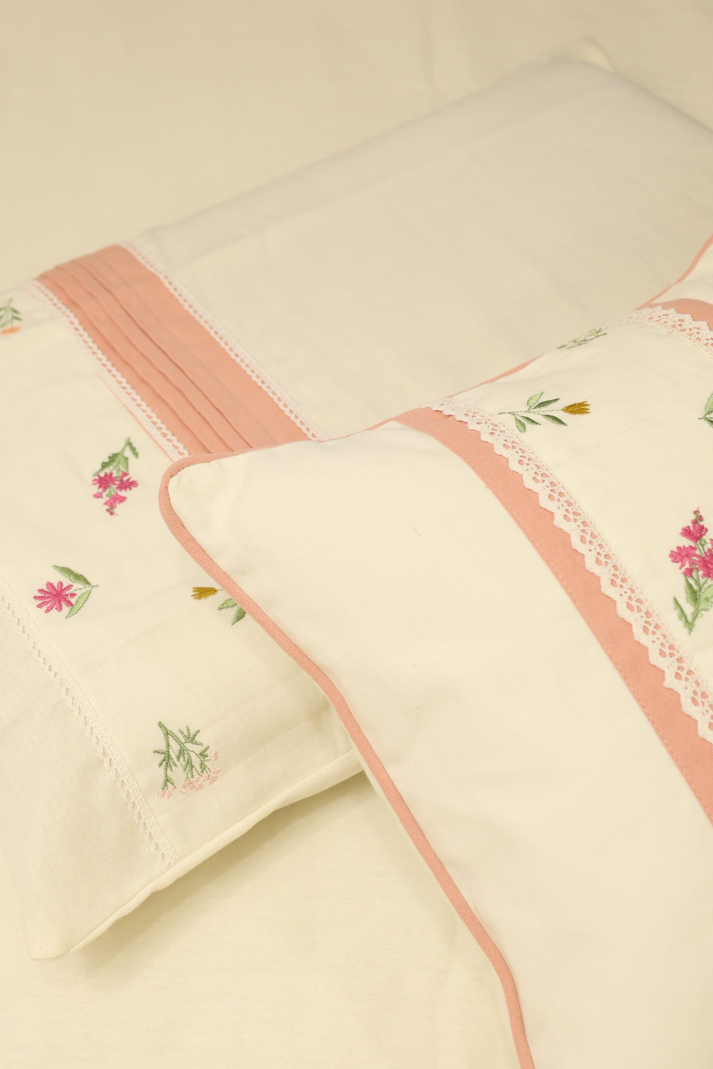 Bedsheets - King premium Machine Embroidery Bedsheet multi