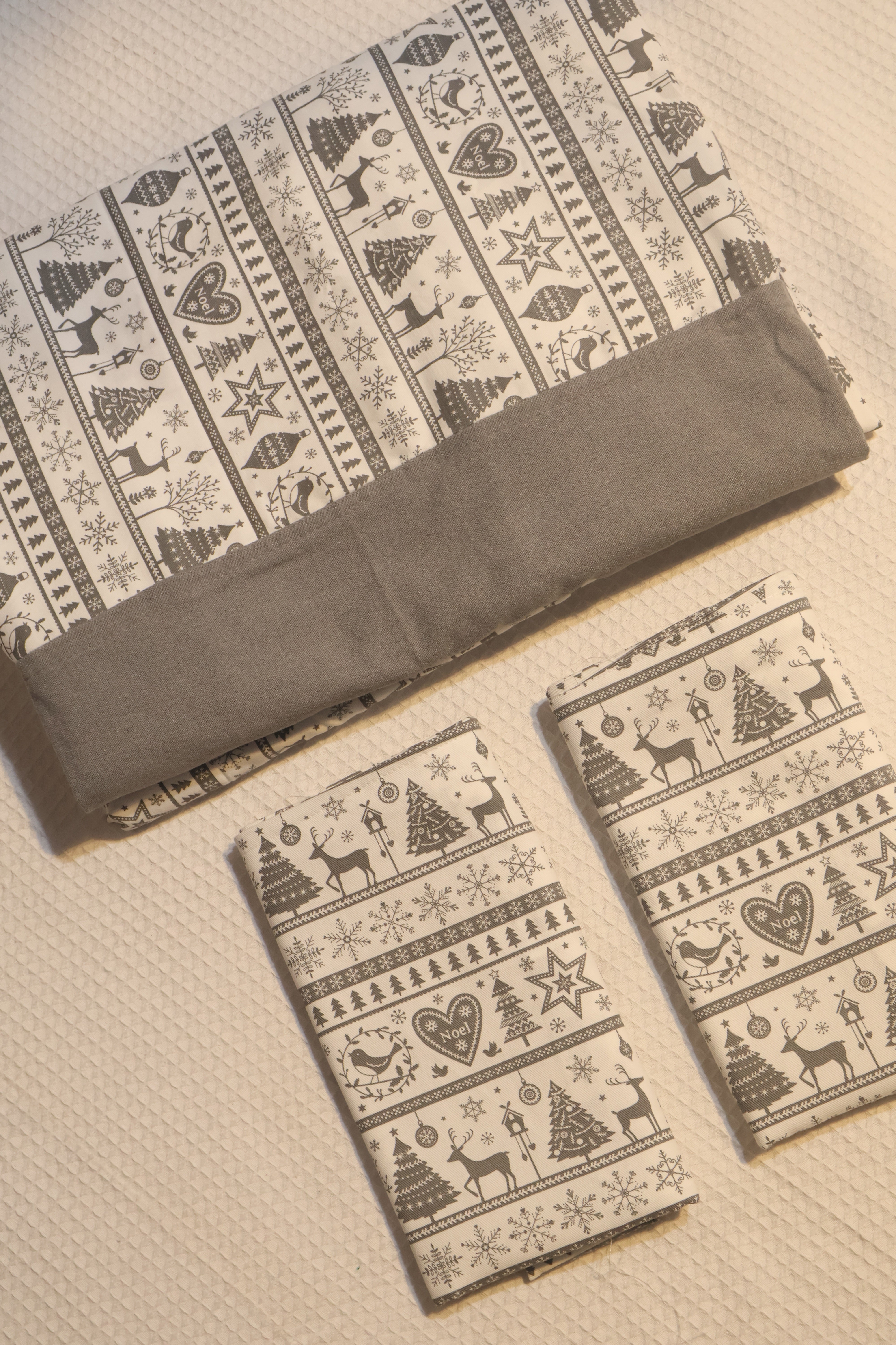 Bedsheets-Queen daily use border bedsheets Xmas collection