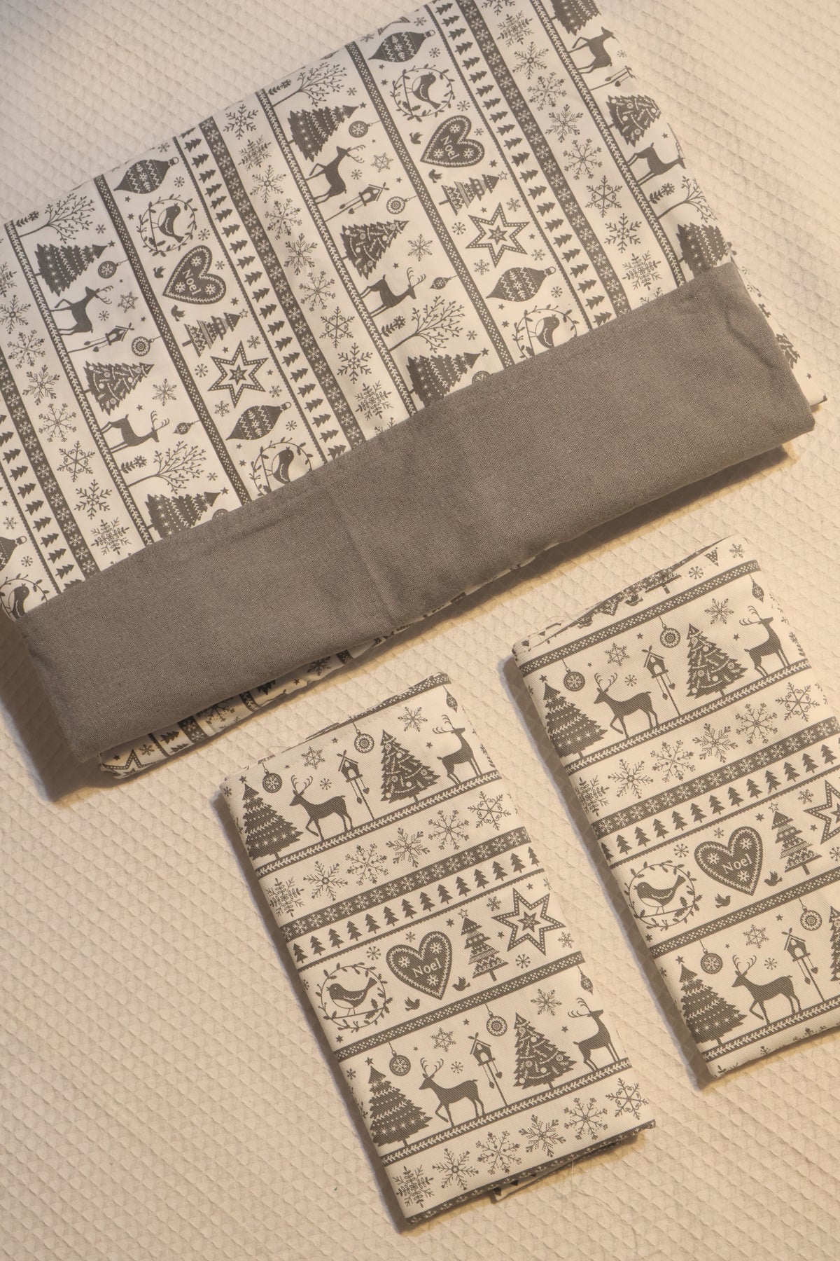 Bedsheets-Queen daily use border bedsheets Xmas collection