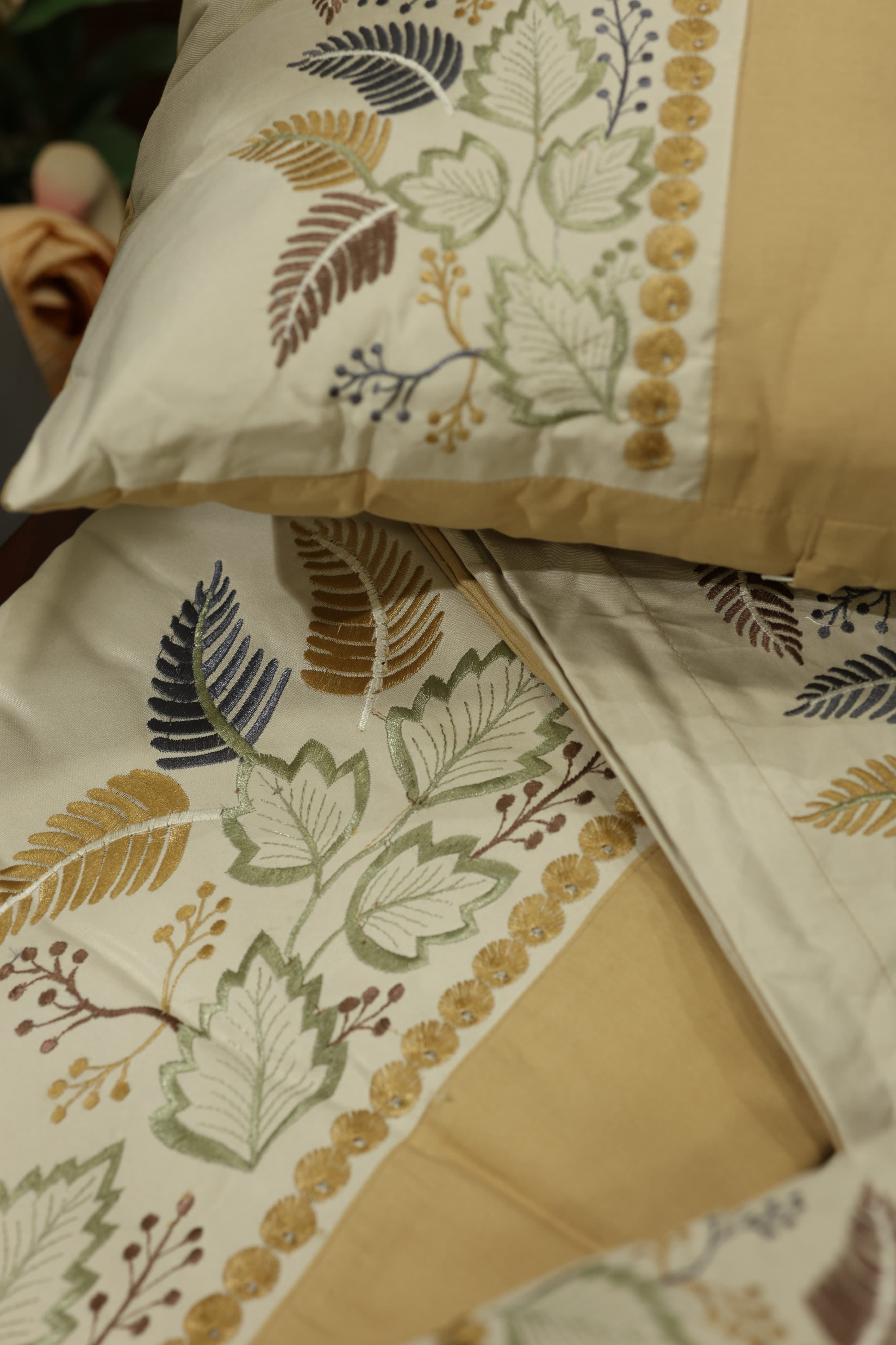 Full bedding set - King Premium embroidery 5 pcs set