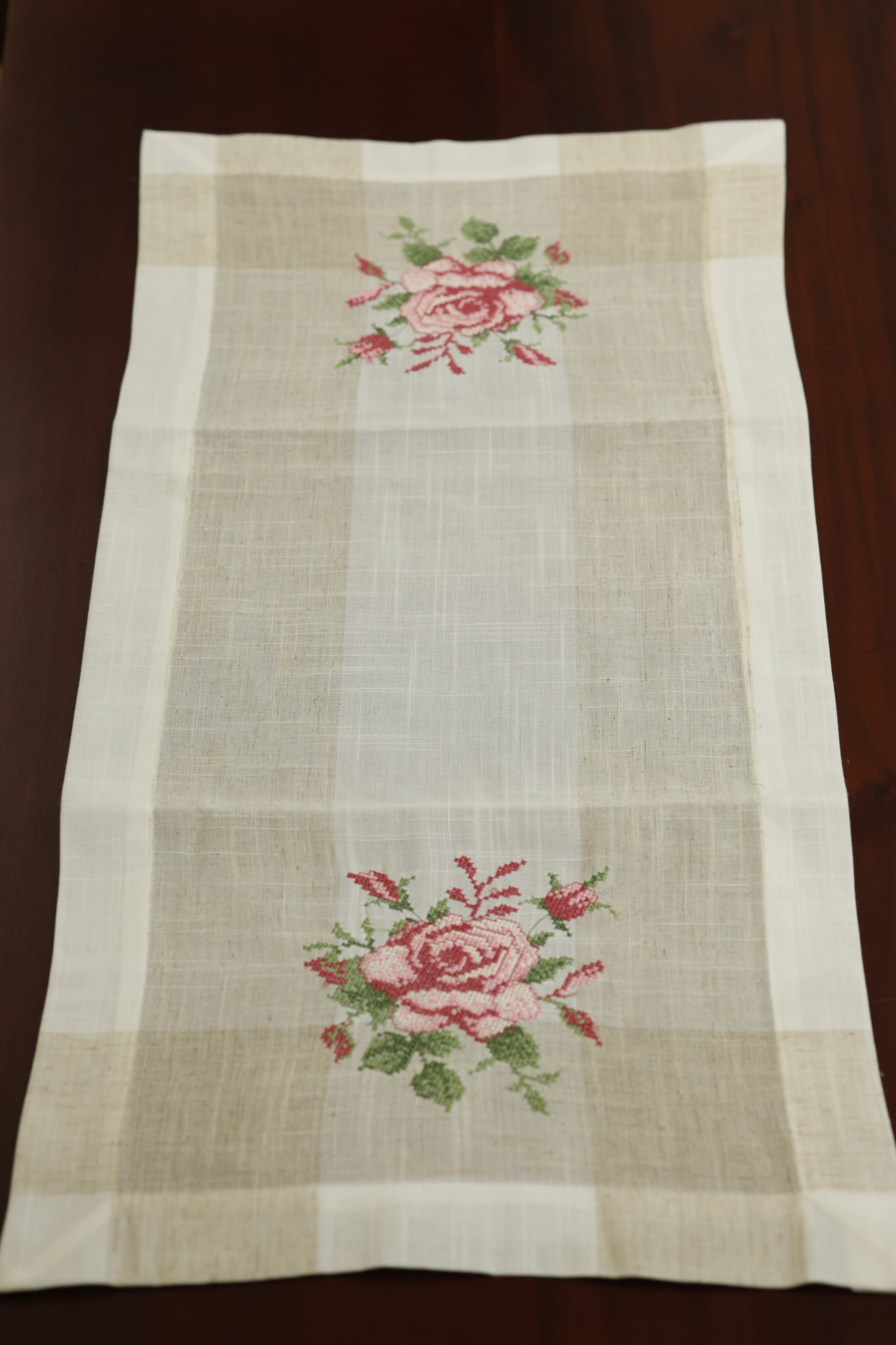 Table Runner - Cross stitch embroidery / Table centre