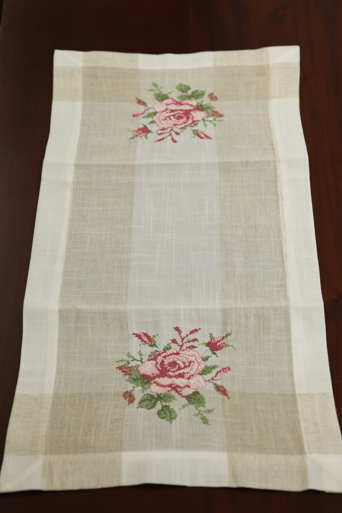 Table Runner - Cross stitch embroidery / Table centre