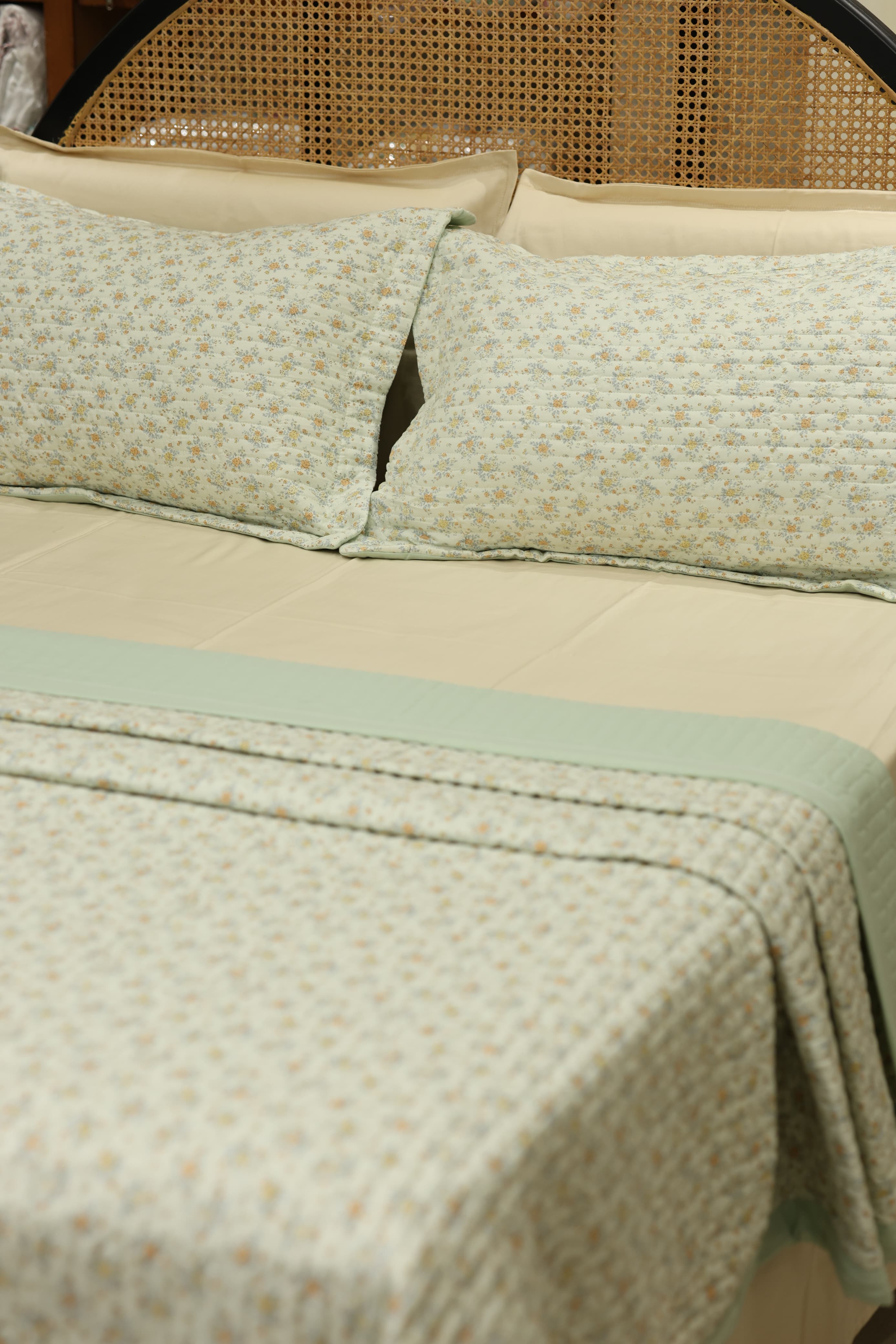 Premium bedcover