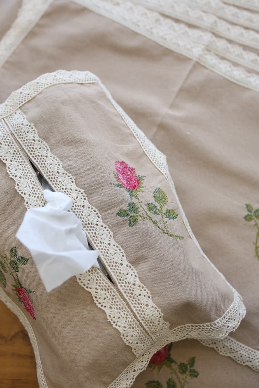 Combo Rose Table Linen Set (Runner, Placemats & Tissue Box Cover)