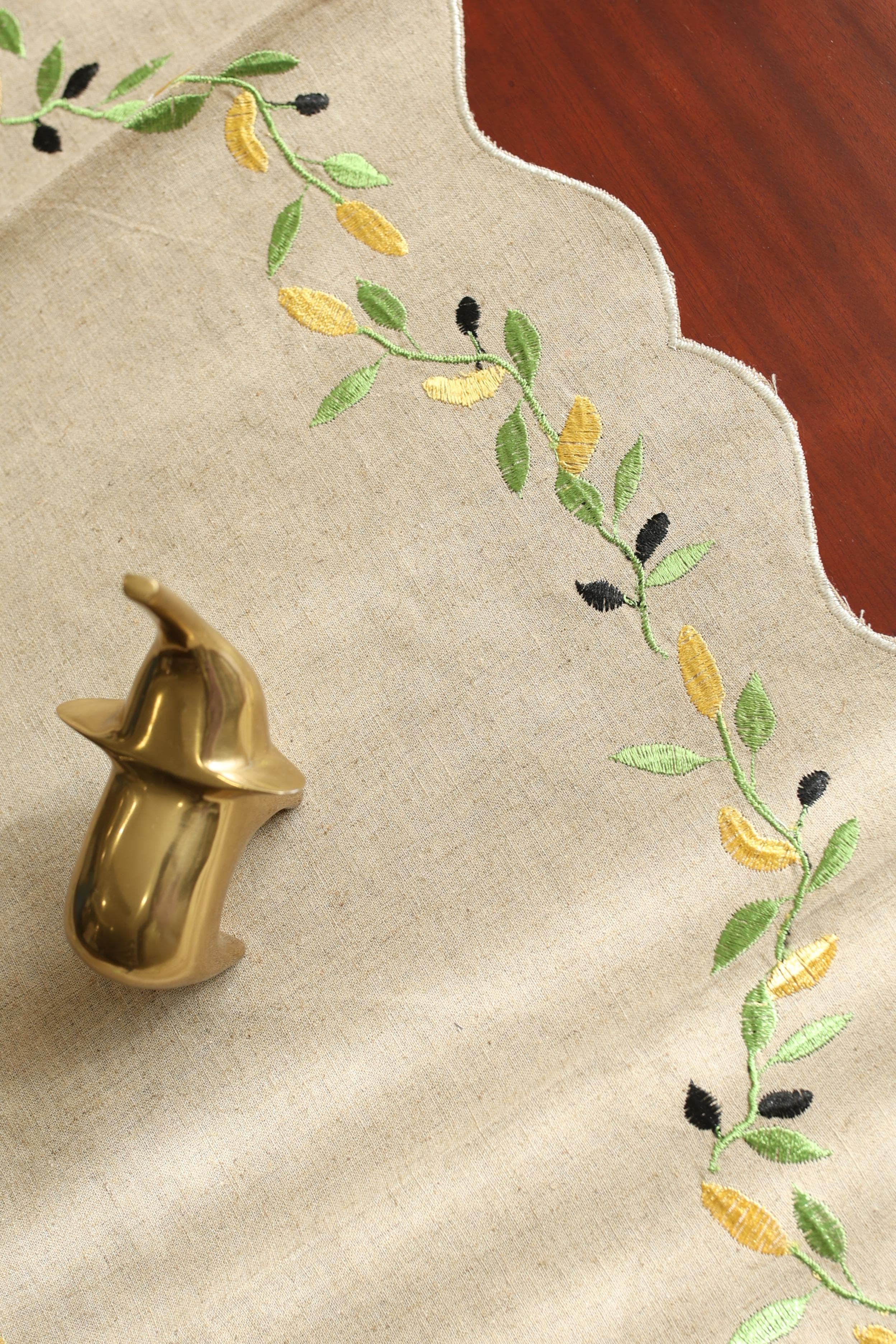 Table Runner - embroidery / Table centre