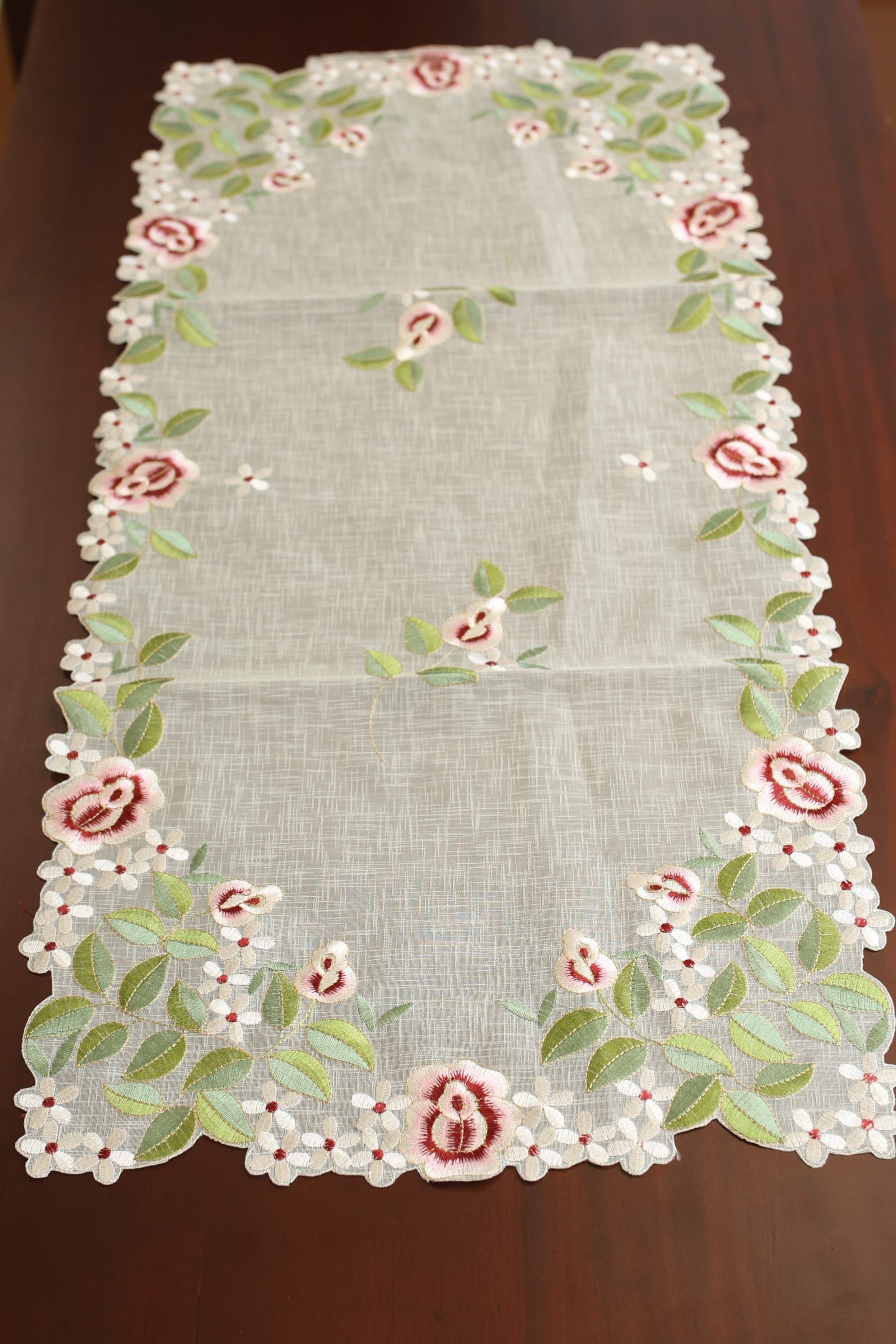 Teapoy Runner - Silky runner / table centre