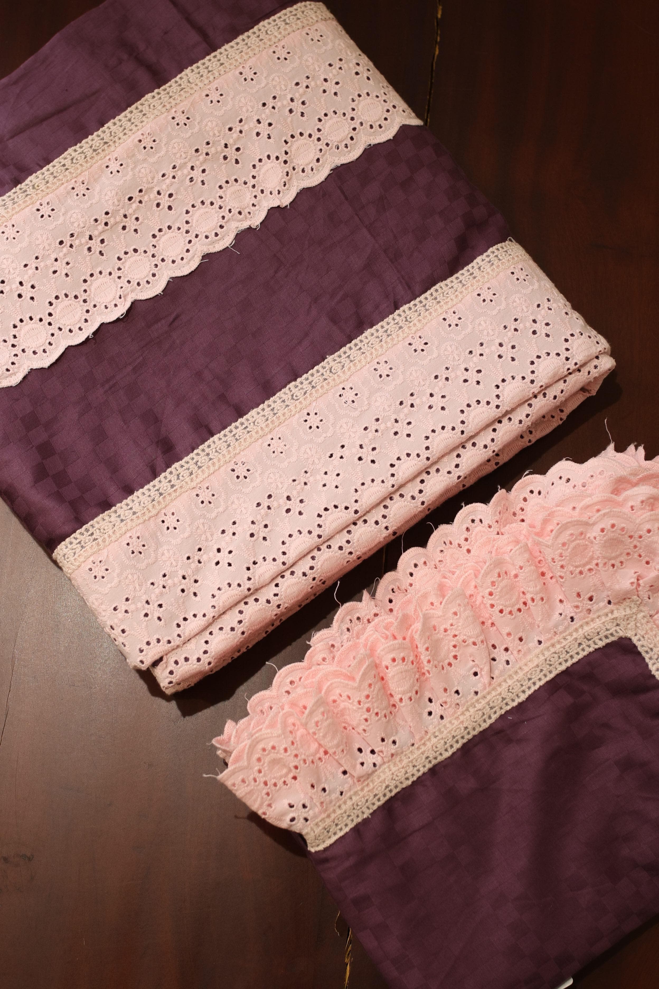 Bedsheets - Premium designer king Ruffle Bedsheets dd lace