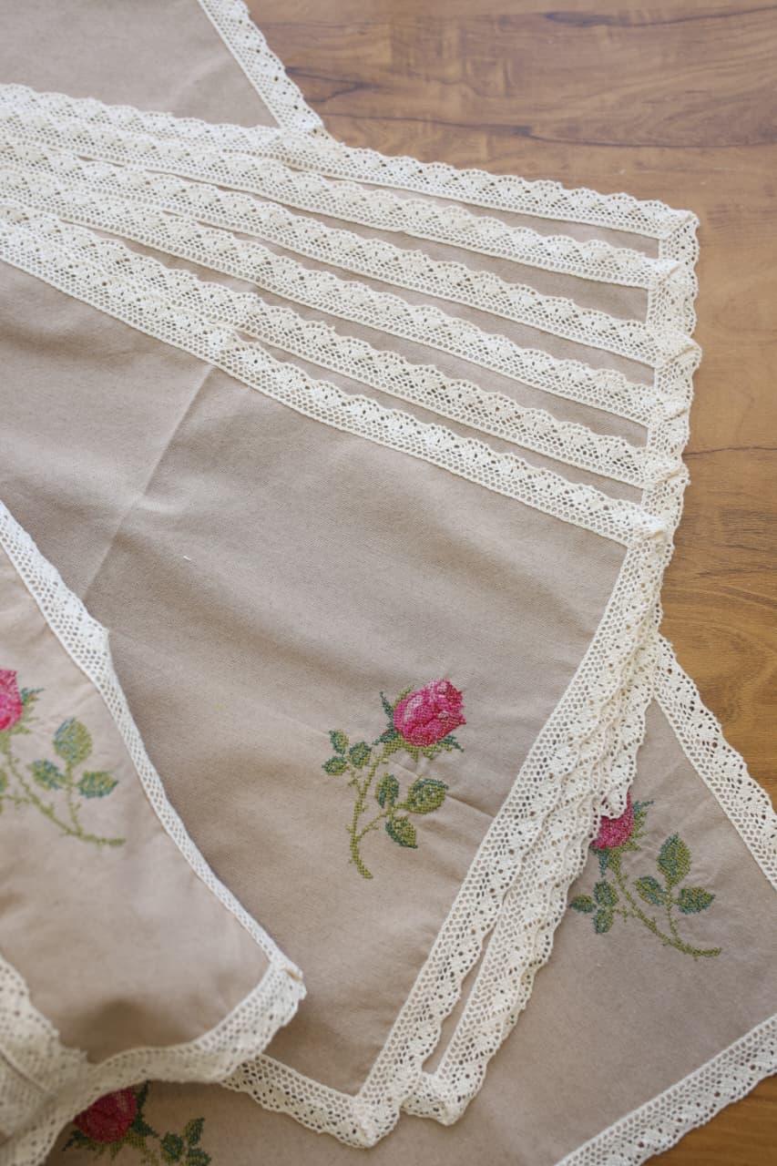 Combo Rose Table Linen Set (Runner, Placemats & Tissue Box Cover)