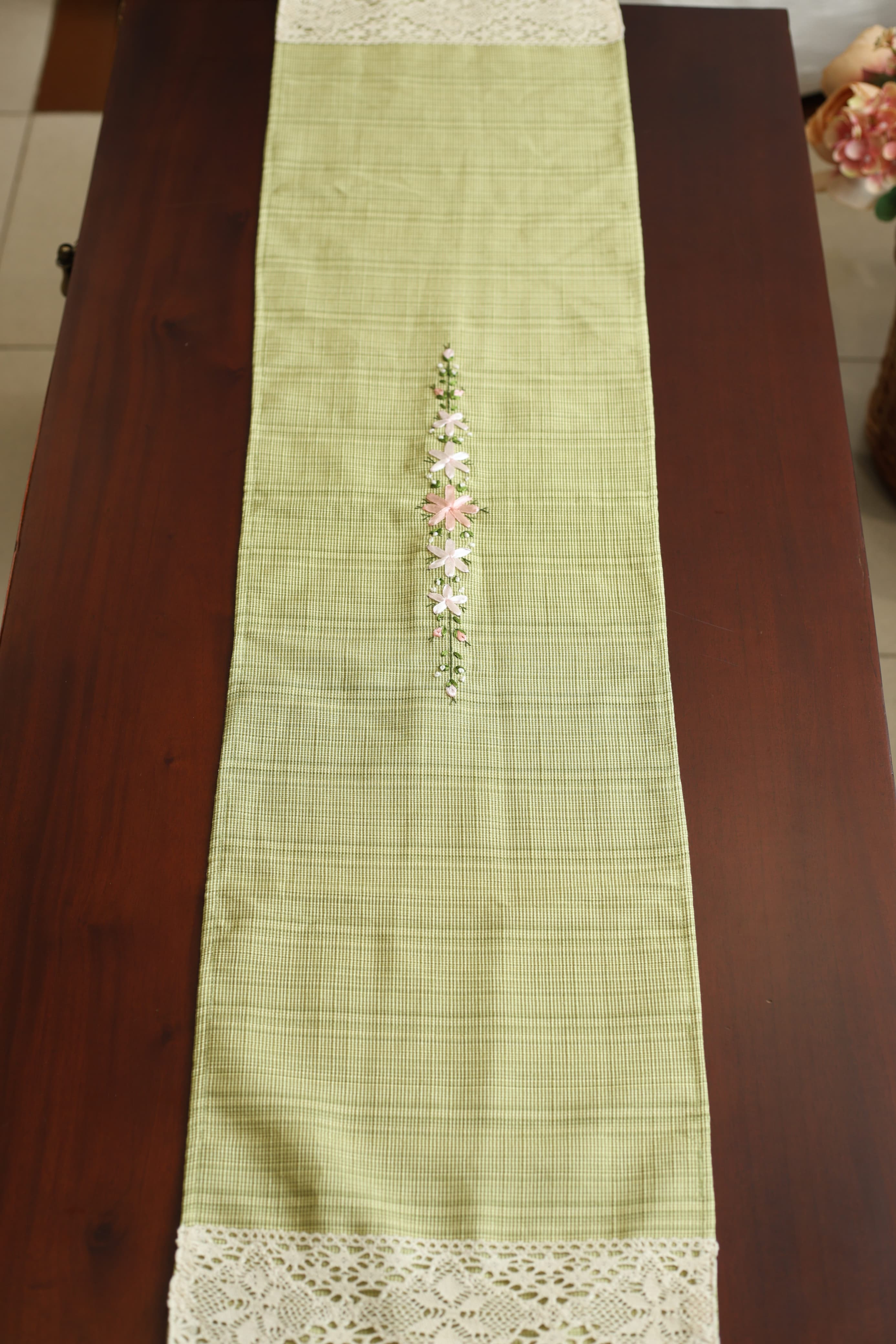 Table runner-4 Seater Ribbon embroidery