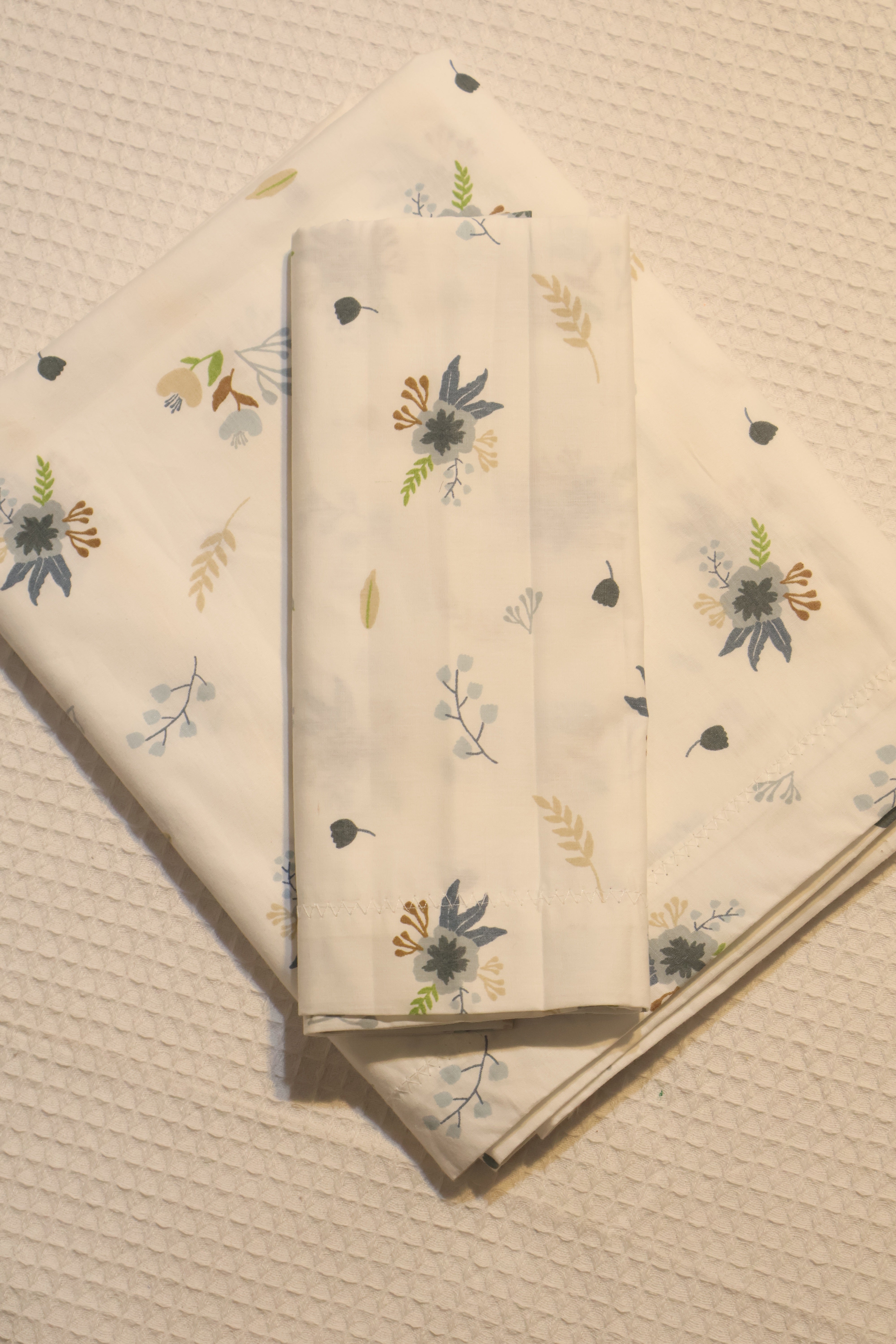 Bedsheet - Single soft cotton (152cm * 228) whitish colour