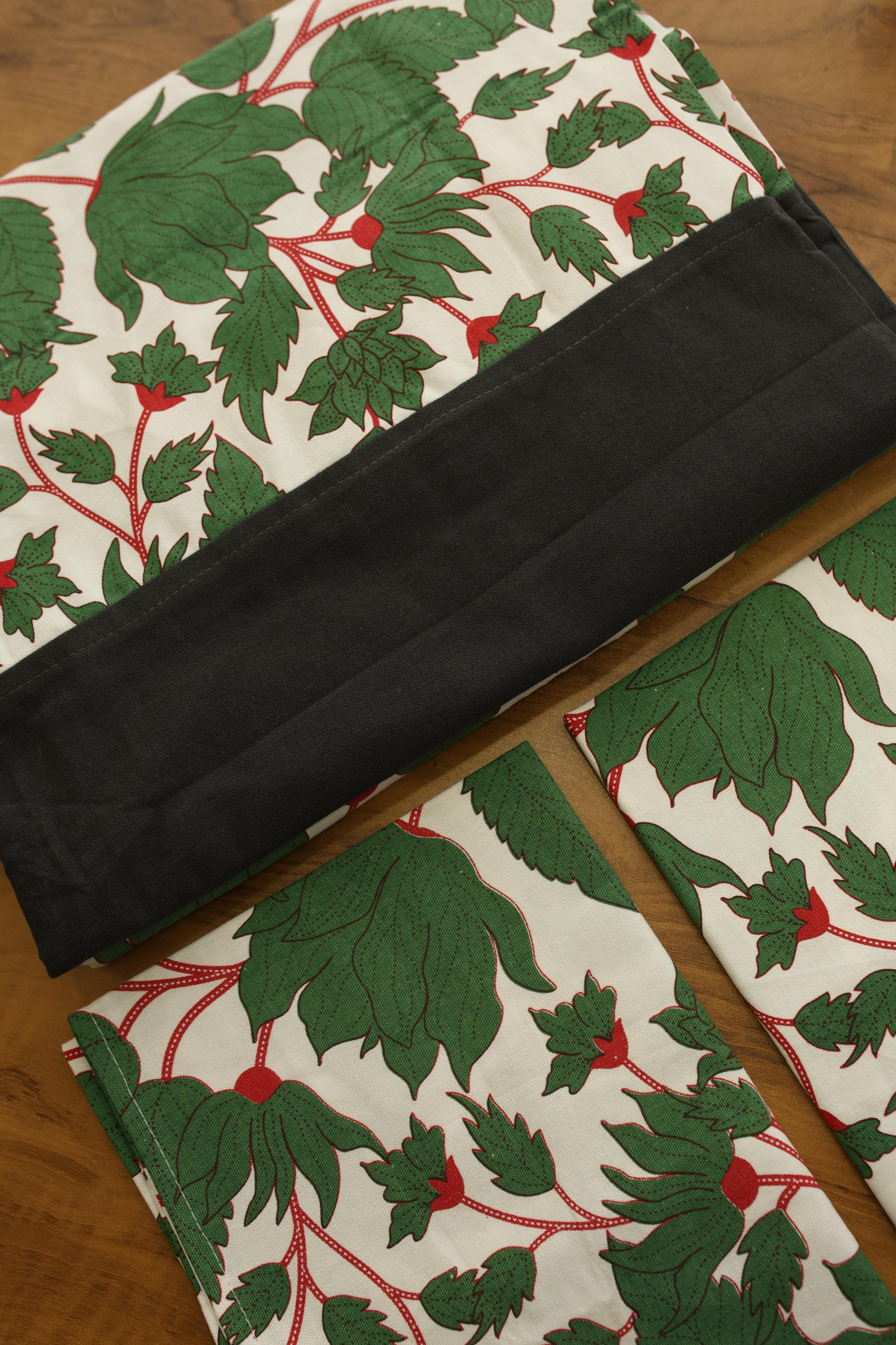 Bedsheets - Queen daily use border bedsheets