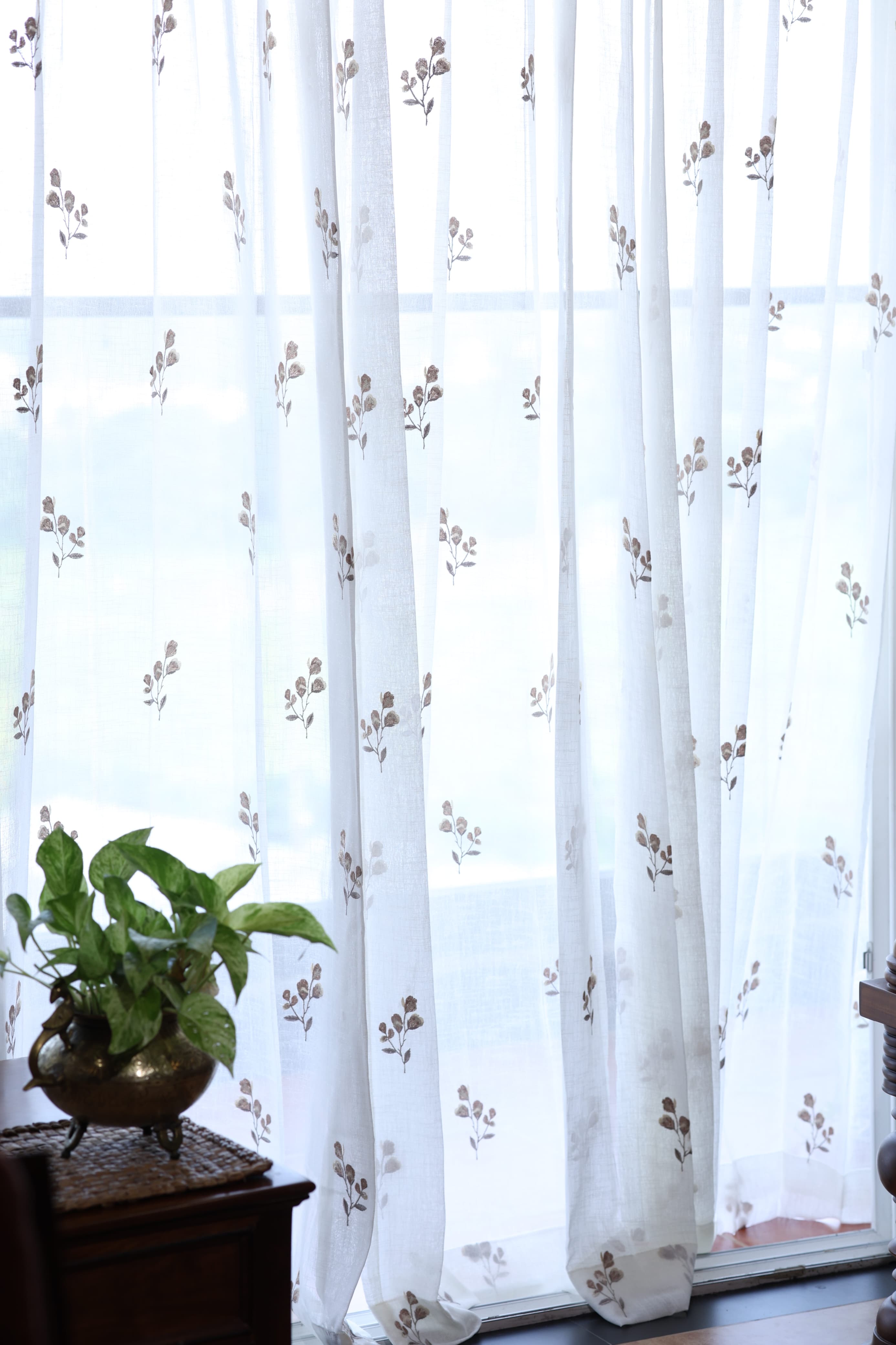 Floral embroidery sheer Curtain : Brown shine