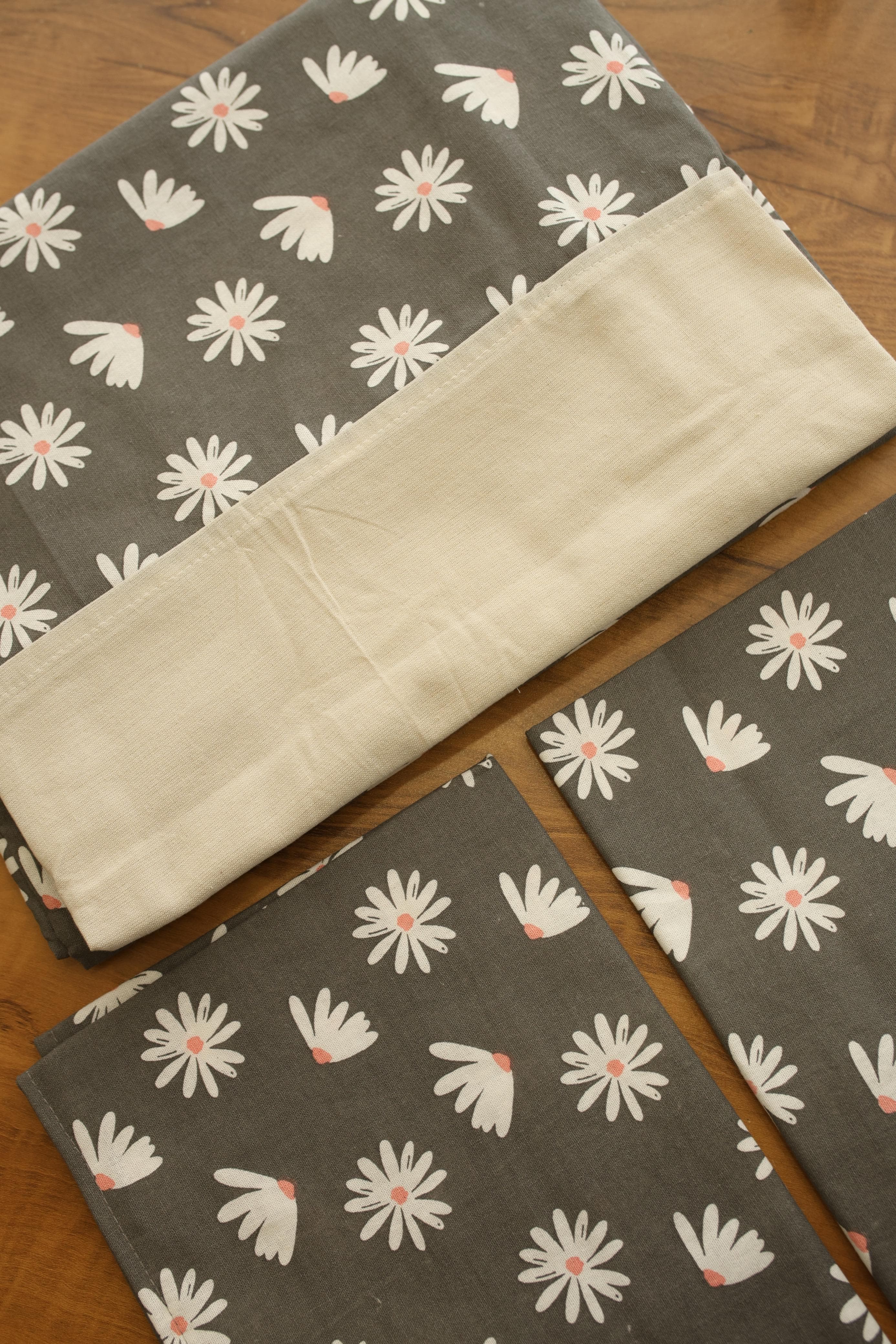 Bedsheets - Queen daily use border bedsheets