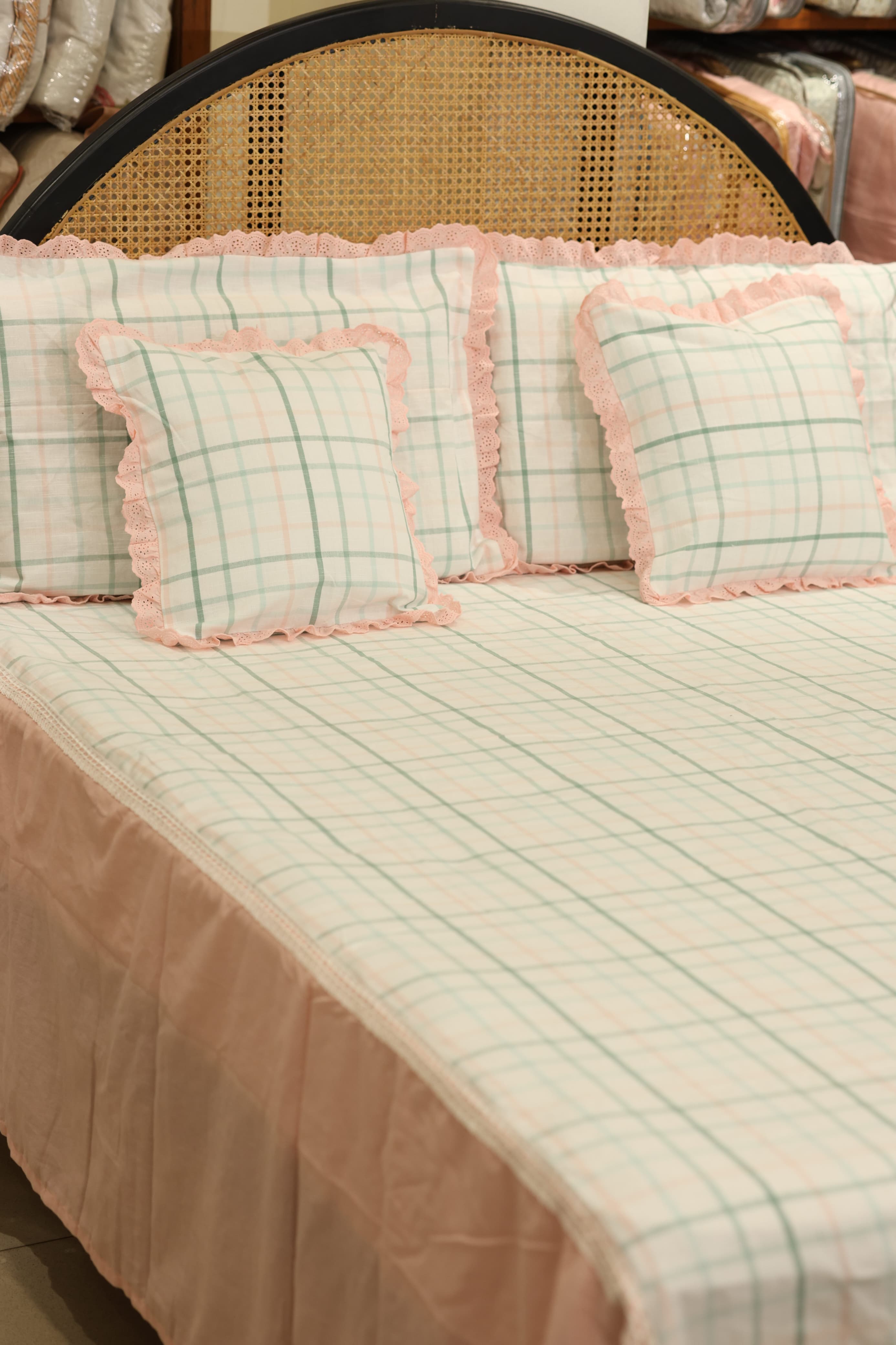 Bedsheets - Premium king floral printed lace bedsheet with cushion covers bud