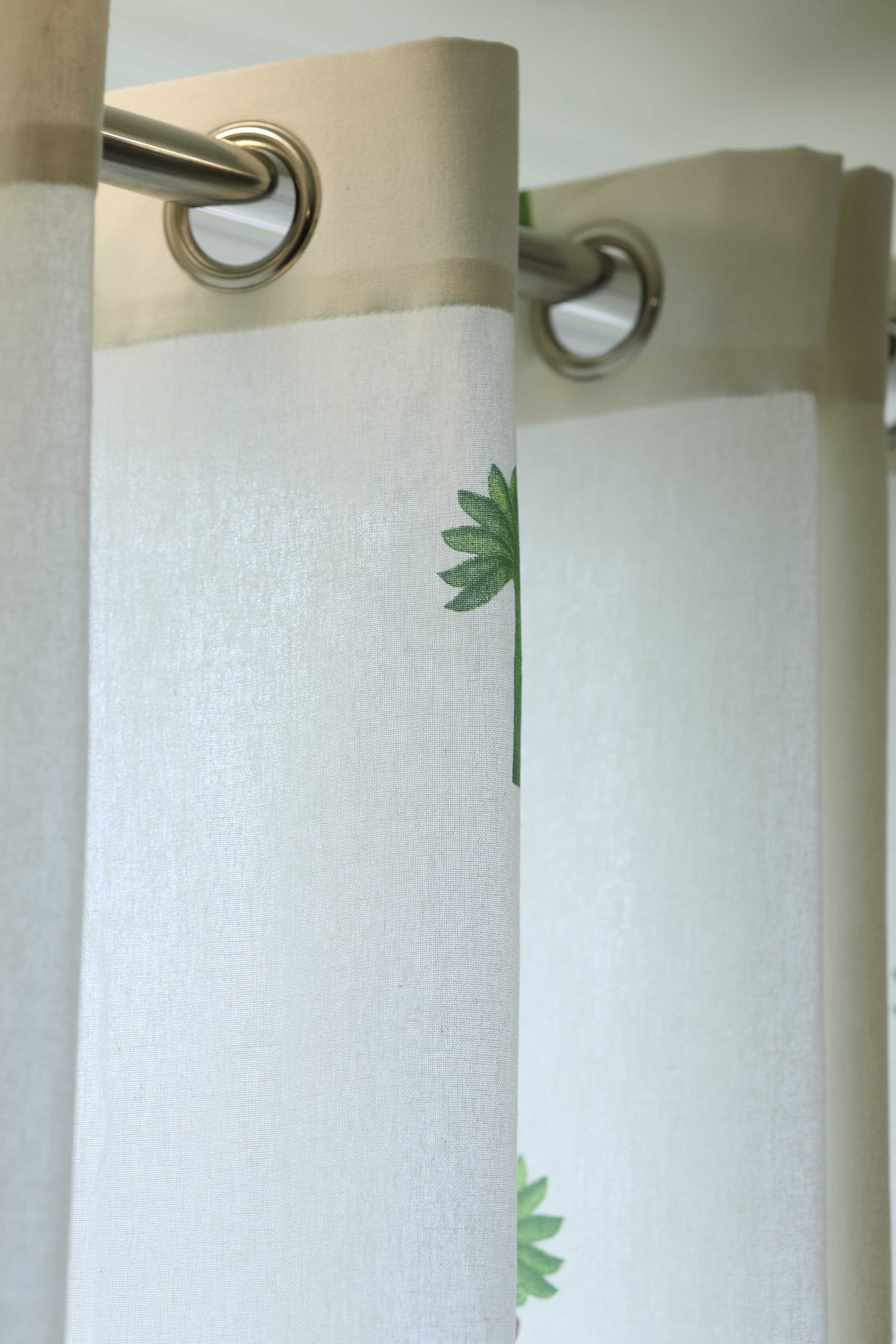 Curtains - Opaque floral curtains