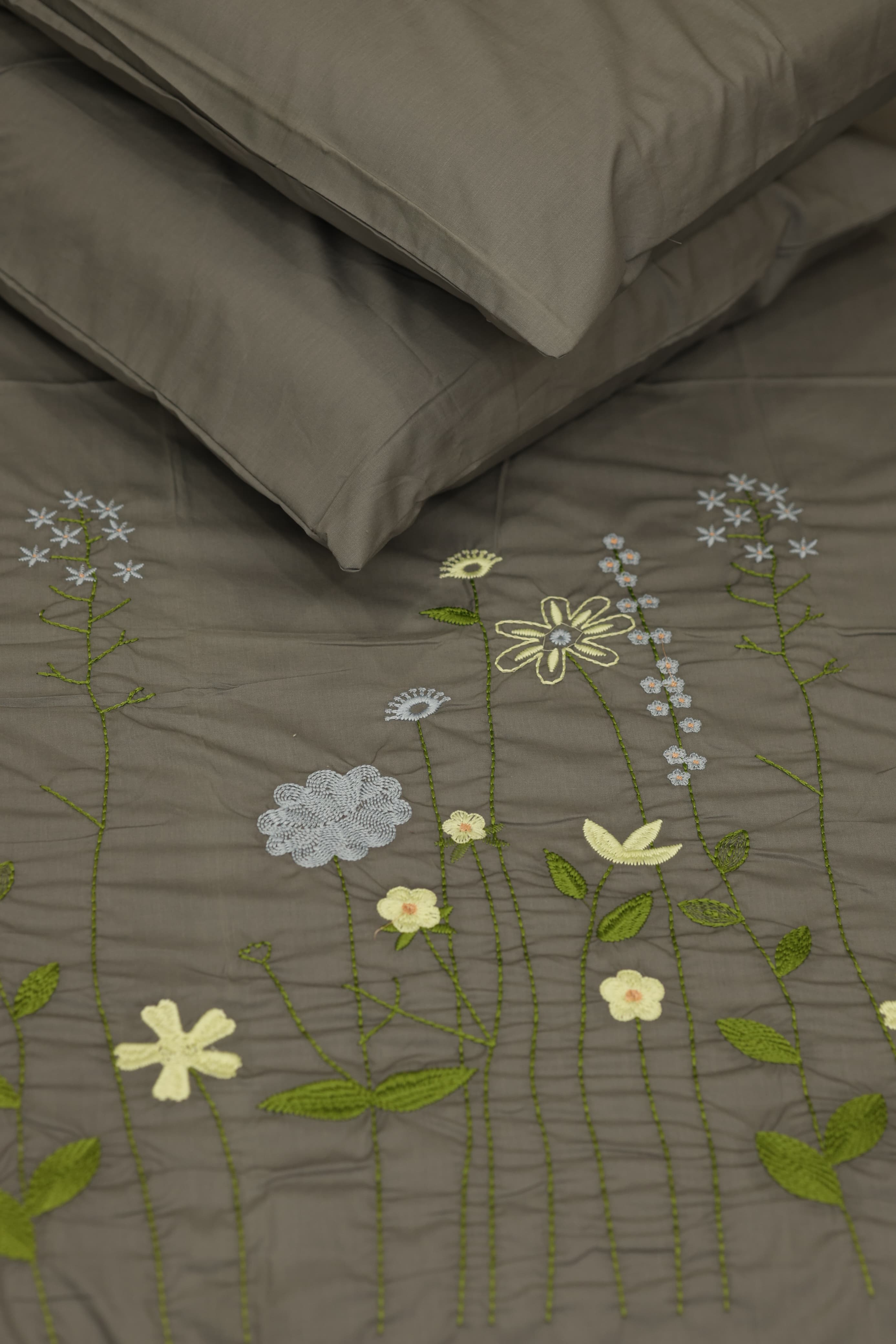 Premium Machine Embroidery Soft Cotton Queen Bedsheet Set - Grey