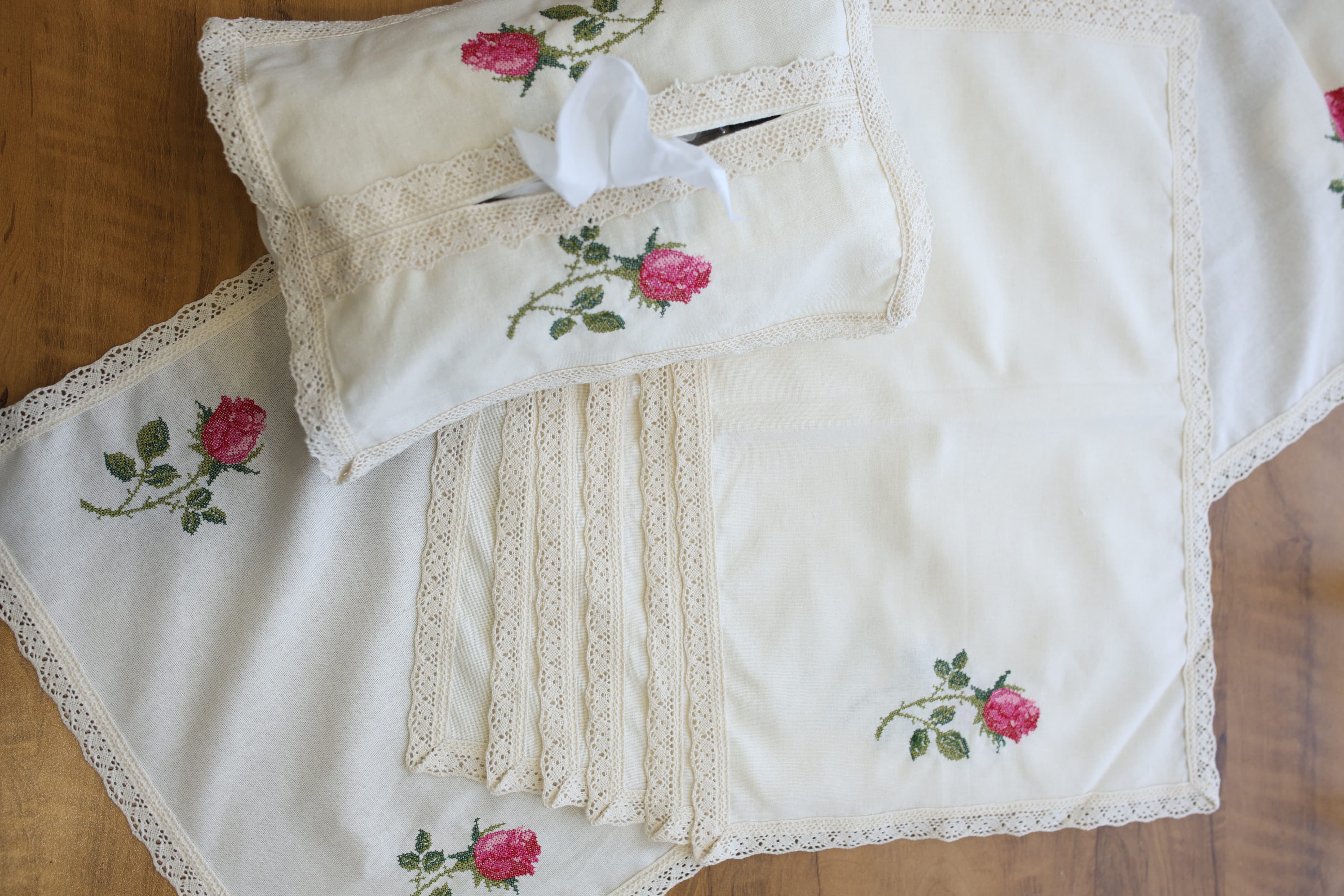 Combo Rose Table Linen Set (Runner, Placemats & Tissue Box Cover)