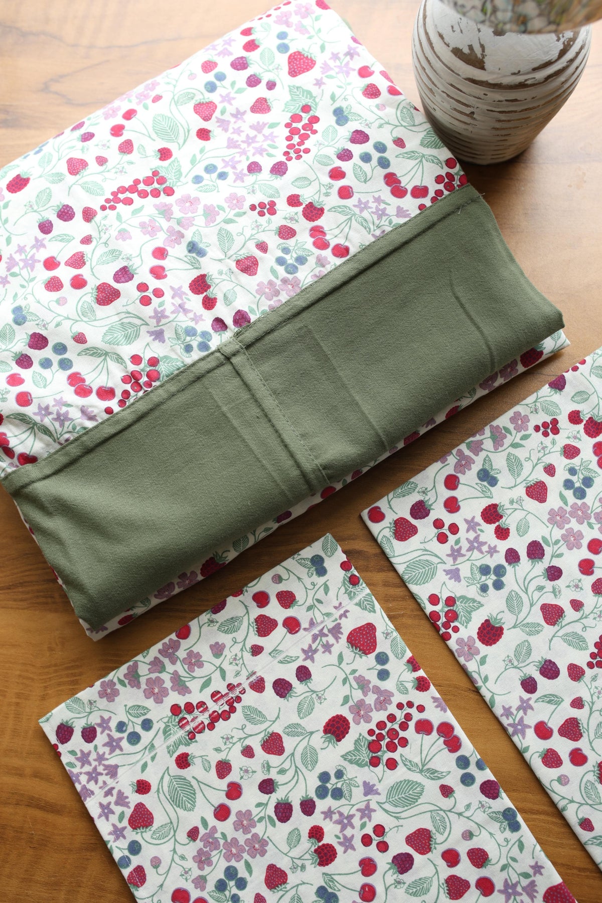 Bedsheets - King daily use border bedsheets