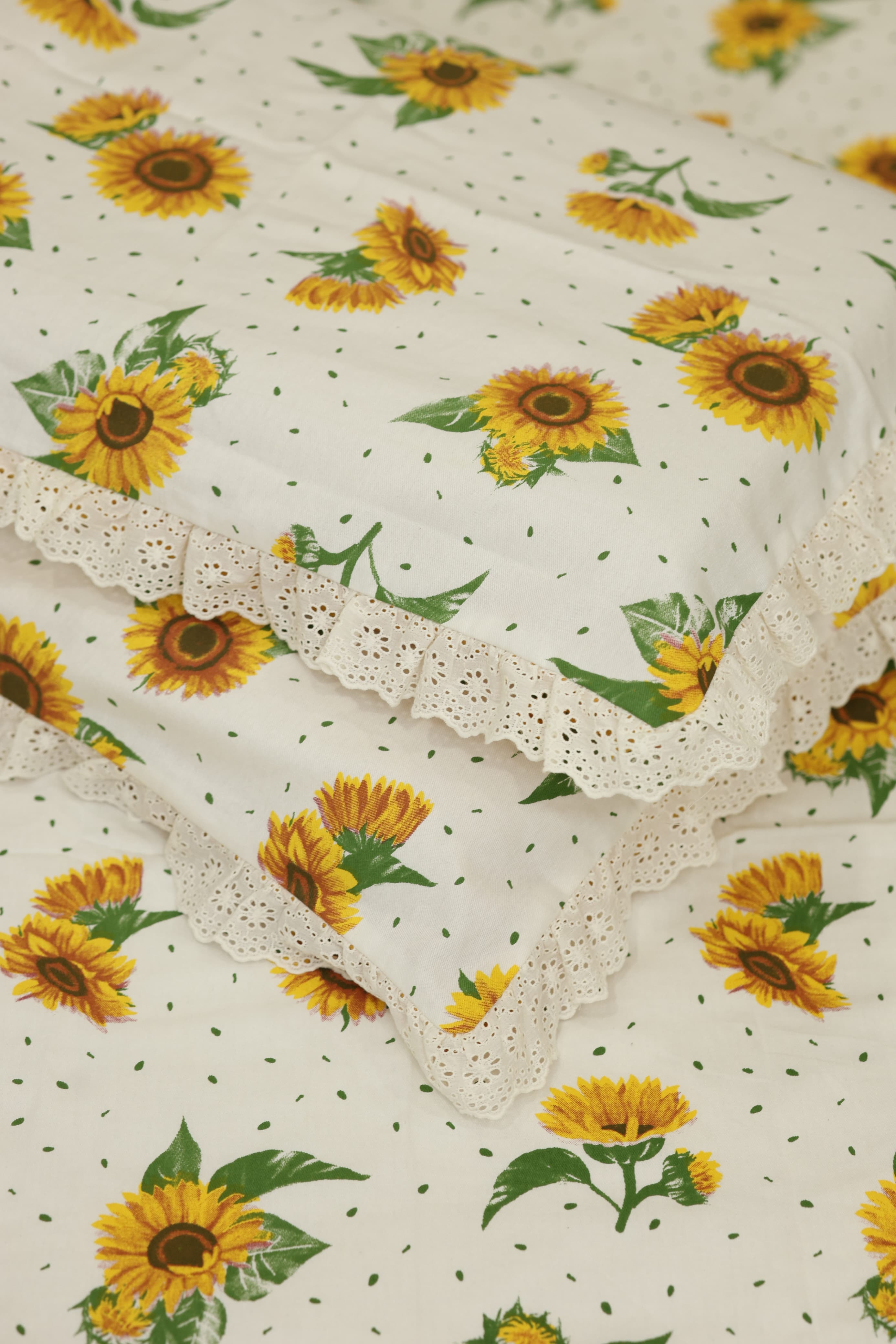Bedsheets - Premium king floral printed lace bedsheet with cushion covers Yellow sunflower